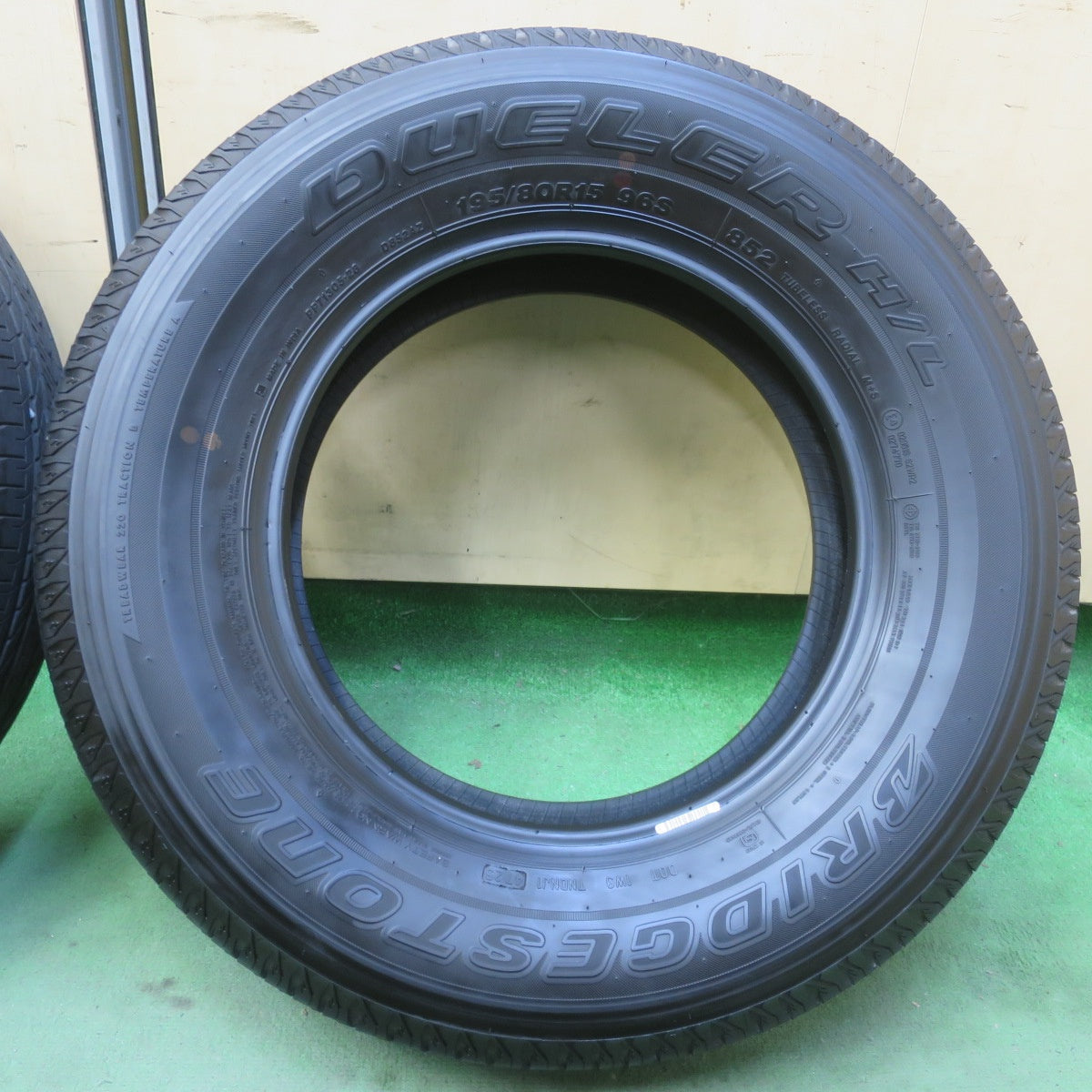 バリ溝！25年！9.5分◎195/80R15 ブリヂストン デューラー H/L 852 DUELER タイヤ 15インチ ジムニー シエラ ジムニー ノマド 等◎6082803イノタ