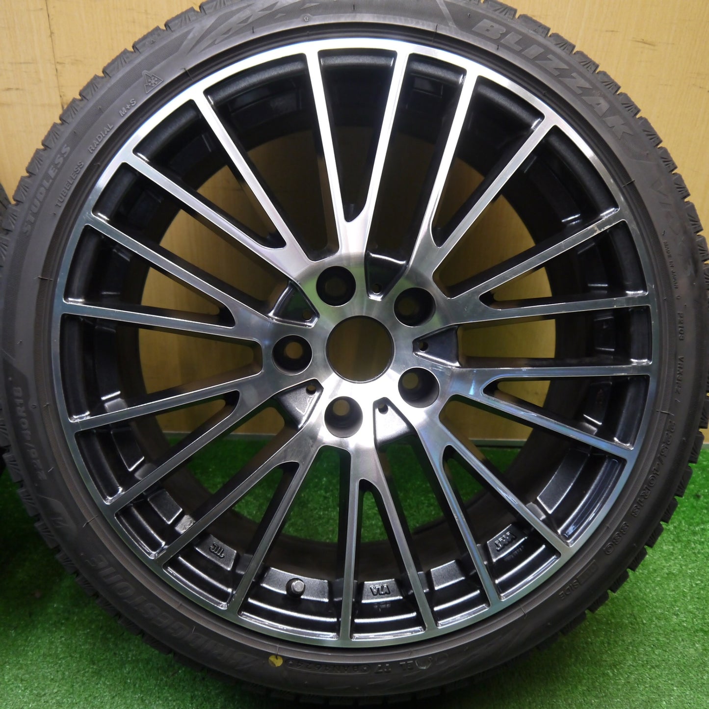 バリ溝！24年！キレイ！9.5分★BMW 等 Eurodesign CALWER 阿部商会 225/40R18 スタッドレス ブリヂストン ブリザック VRX3 ユーロデザイン カルヴァー 18インチ PCD112/5H★5120903Hス