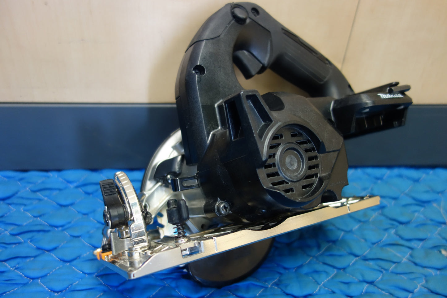 [送料無料] ☆マキタ 125mm 充電式 マルノコ HS474D 電動 工具 切断機 丸のこ 丸鋸 丸ノコ makita 本体のみ☆