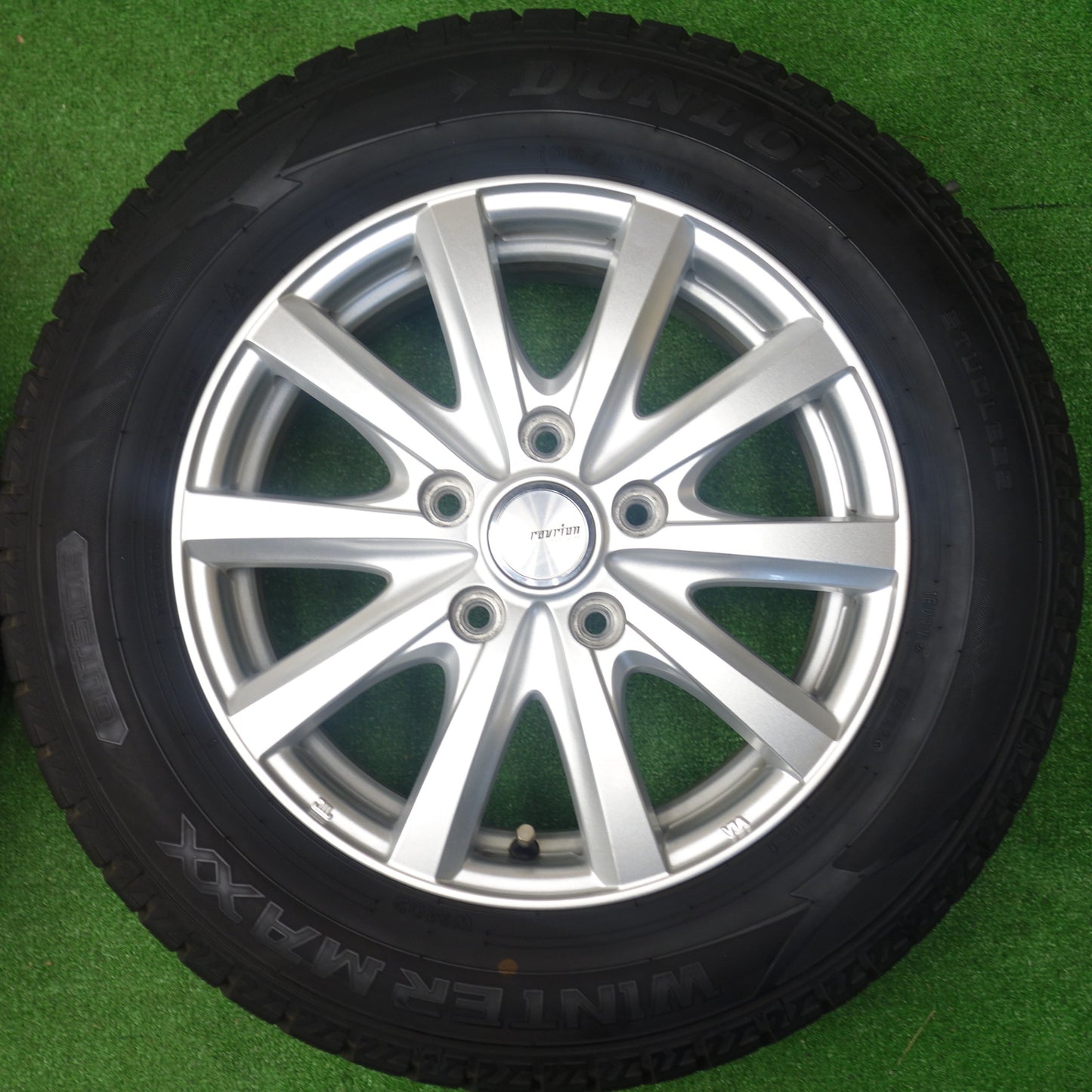 バリ溝！22年！キレイ！9.5分★スタッドレス 195/65R15 ダンロップ ウインターマックス WM02 ravrion RS01 ラブリオン 15インチ PCD114.3/5H★6012903KTス