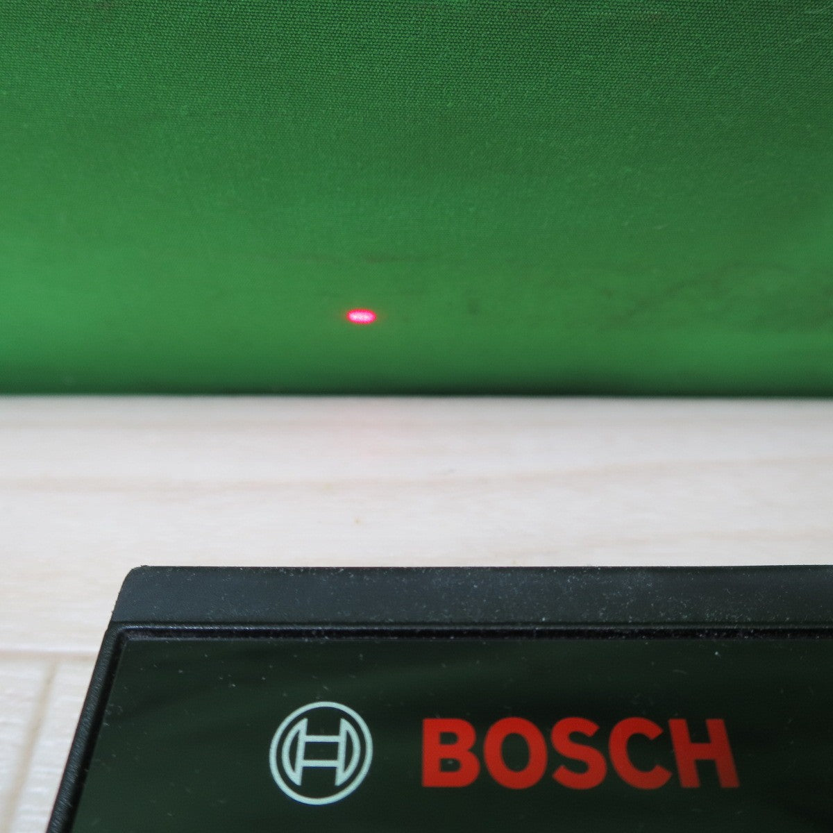 [送料無料] キレイ☆BOSCH ボッシュ レーザー 距離計 GLM150C デジタル 測定器 ケース付き☆