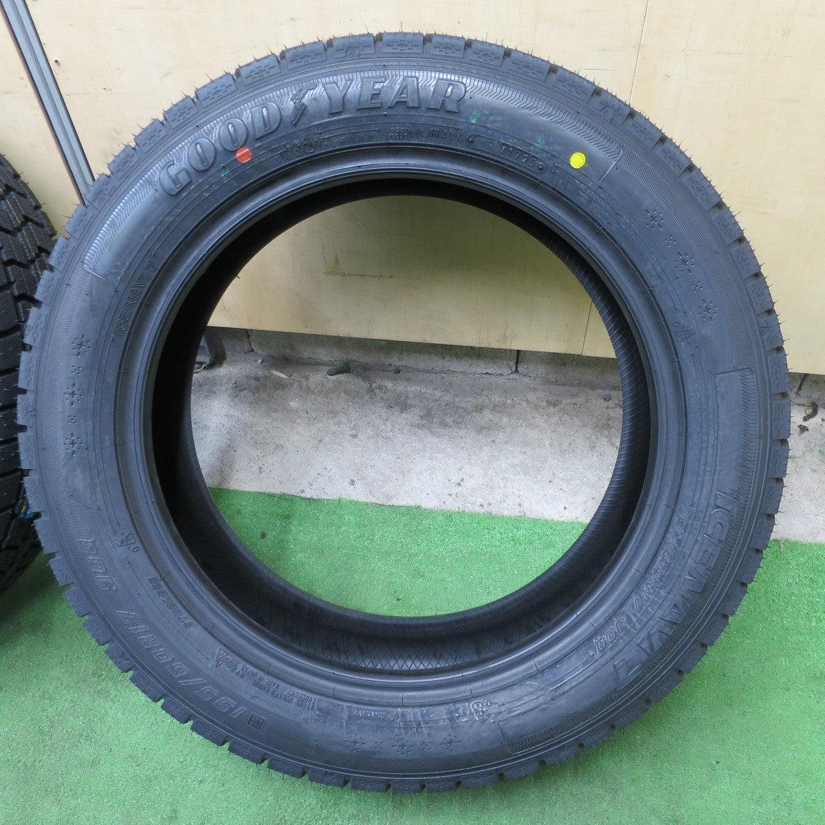 未使用！25年★スタッドレス 195/60R17 グッドイヤー アイスナビ7 タイヤ 17インチ 60系 プリウス ライズ ロッキー 等★6042003NGスタ