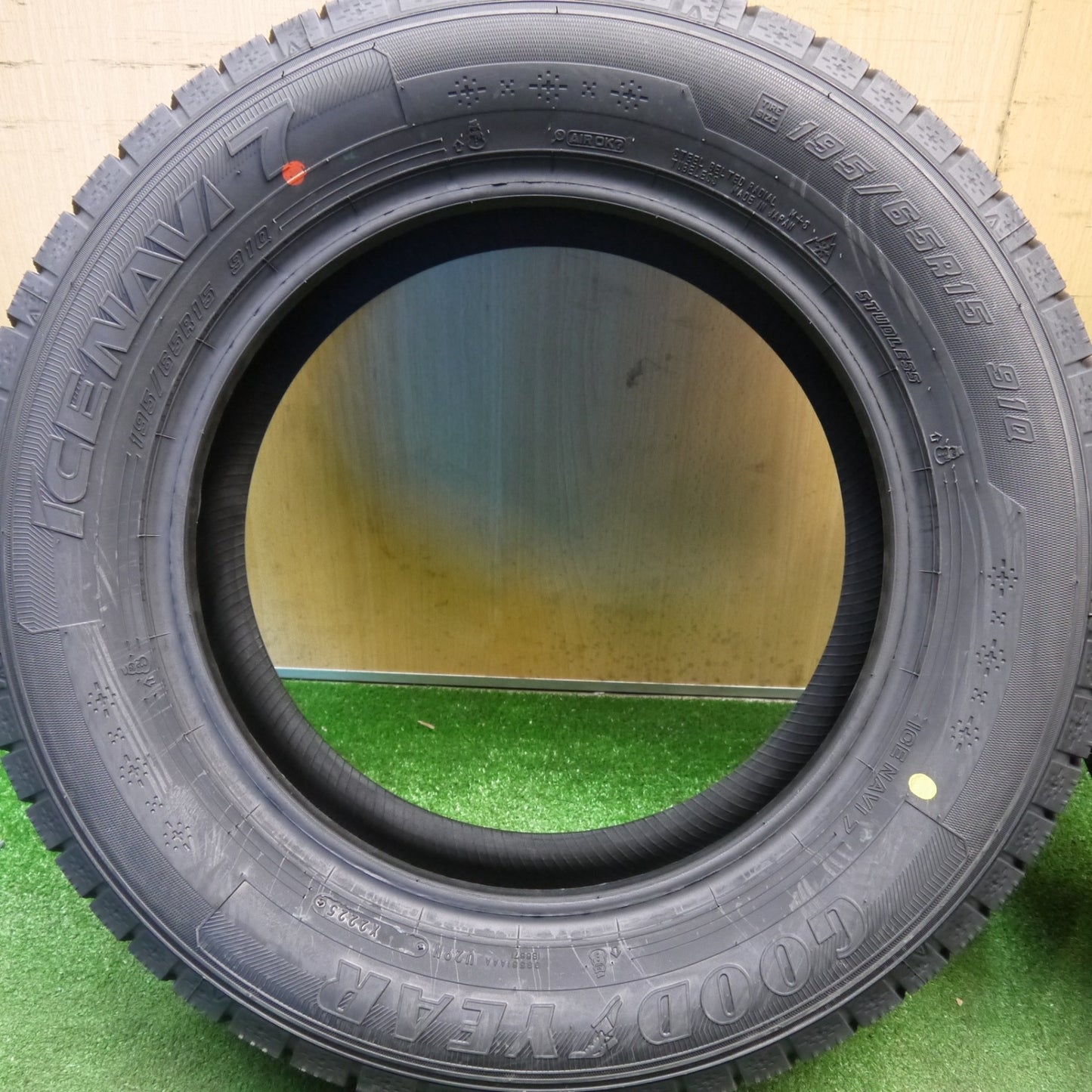未使用！25年★スタッドレス 195/65R15 グッドイヤー アイスナビ7 タイヤ 15インチ ノア ヴォクシー ステップワゴン プリウス エスクァイア 等★6031602Hスタ