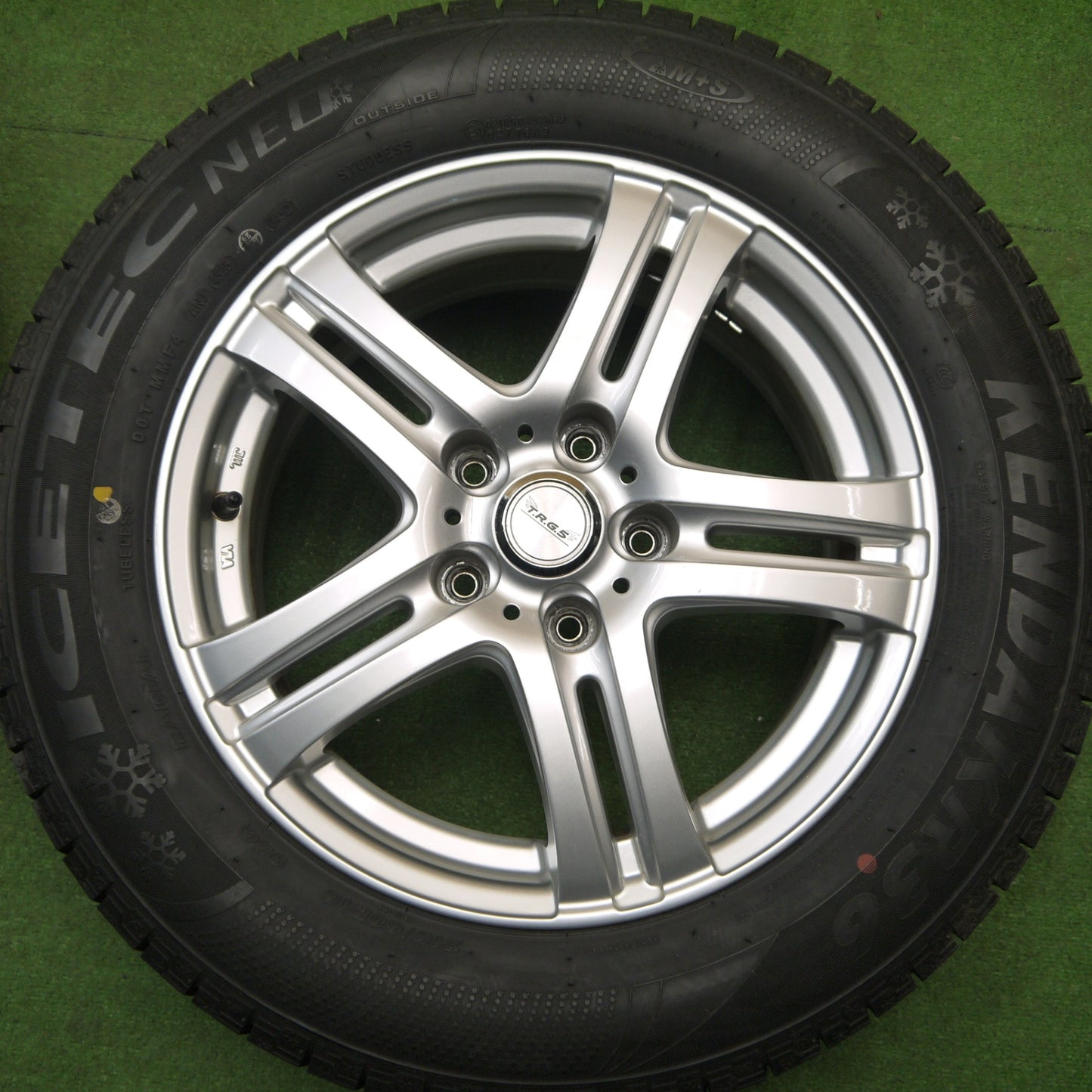 バリ溝！23年！キレイ！ほぼ10分★スタッドレス 215/60R16 ケンダ KR36 アイステック ネオ T.R.G.5 TRG5 16インチ PCD114.3/5H★5121002Hス