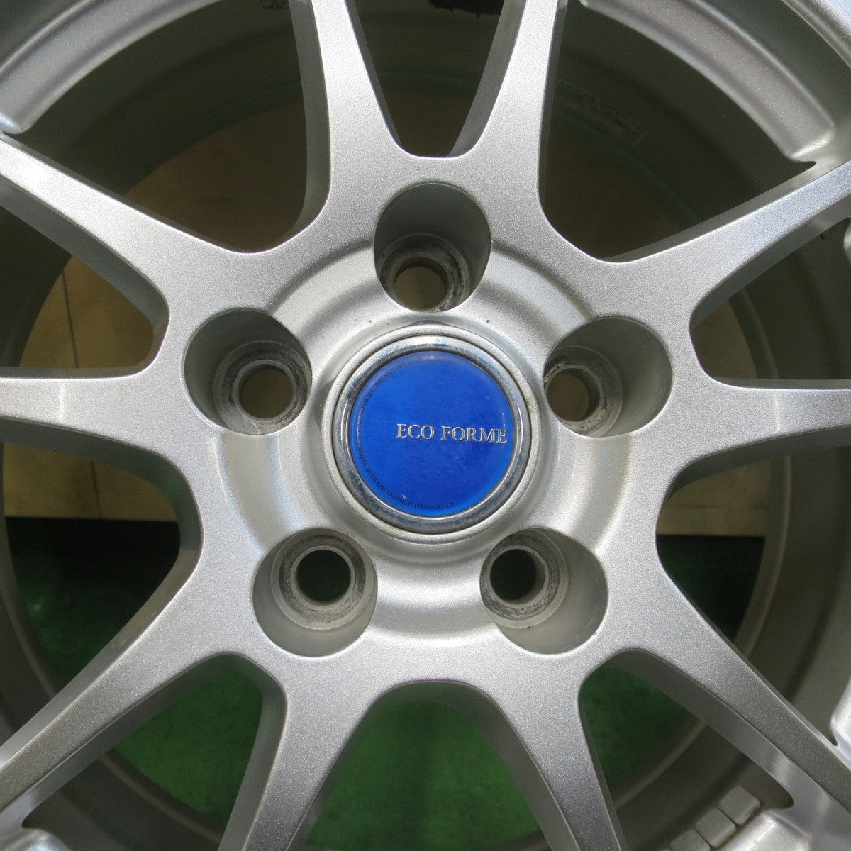 バリ溝！キレイ！9.5分★スタッドレス 225/70R16 ダンロップ ウインターマックス WM02 ECO FORME エコフォルム 16インチ PCD114.3/5H★6021108イス