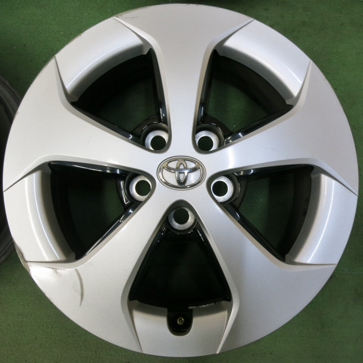 4本価格★トヨタ 30系 プリウス 純正 ホイール 15インチ 15×6J PCD100/5H★5051616SYホ