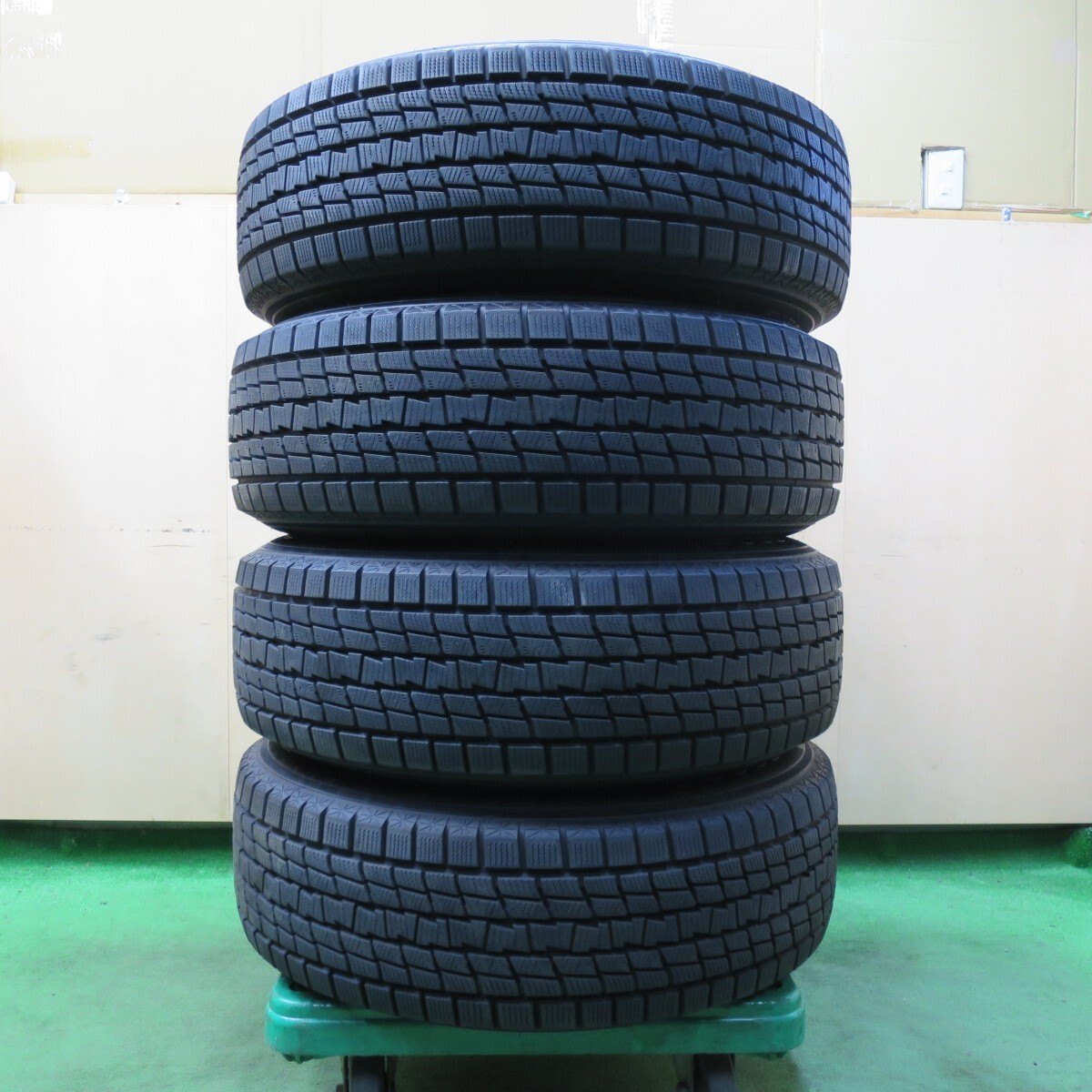 バリ溝！22年！キレイ！ほぼ10分★スタッドレス 235/65R18 グッドイヤー アイスナビ SUV D.O.S. DOS PCD114.3/5H★4112501イス