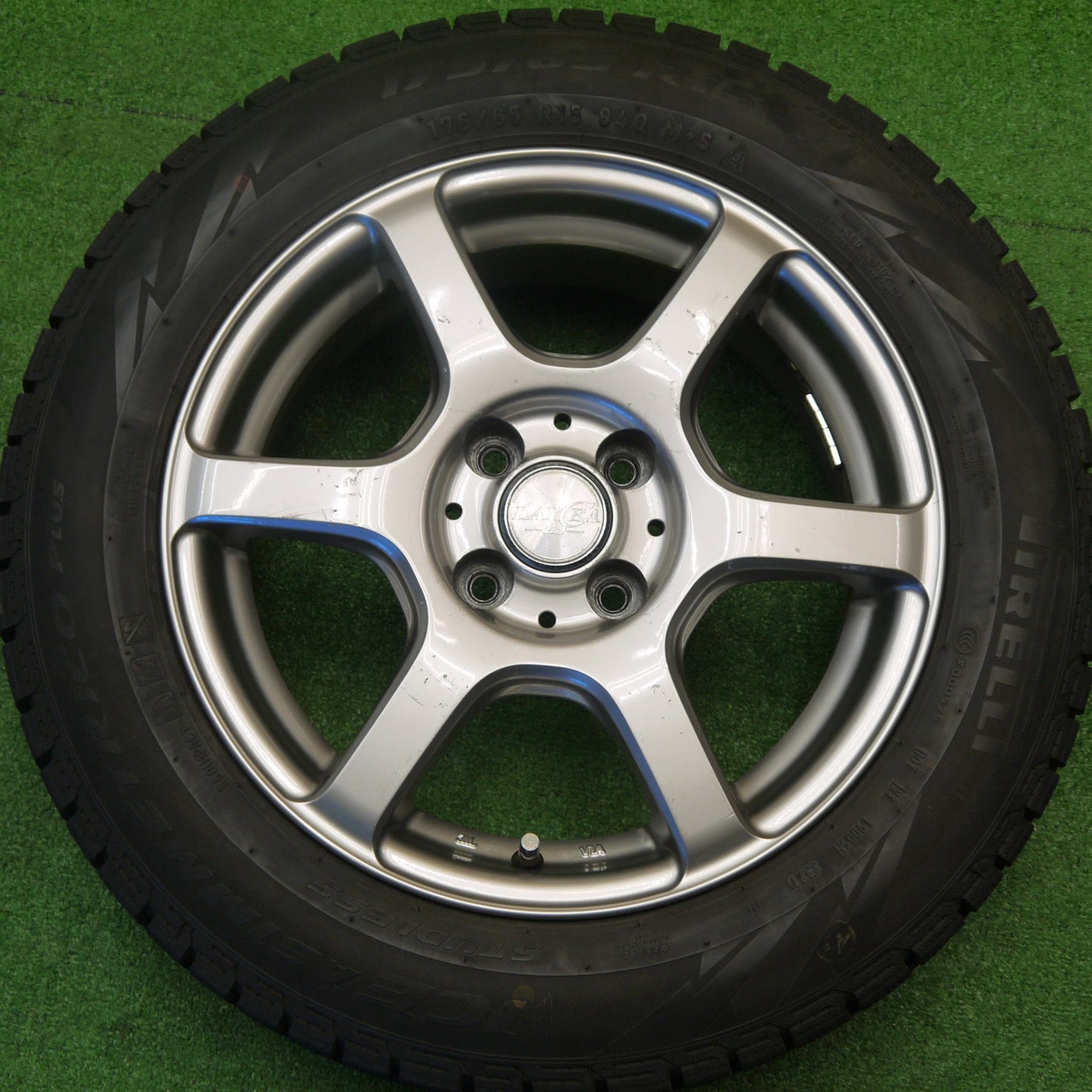 バリ溝！21年！8.5分★スタッドレス 175/65R15 ピレリ アイスアシンメトリコ プラス LAYCEA 02 レイシア 15インチ PCD100/4H★5102802Hス