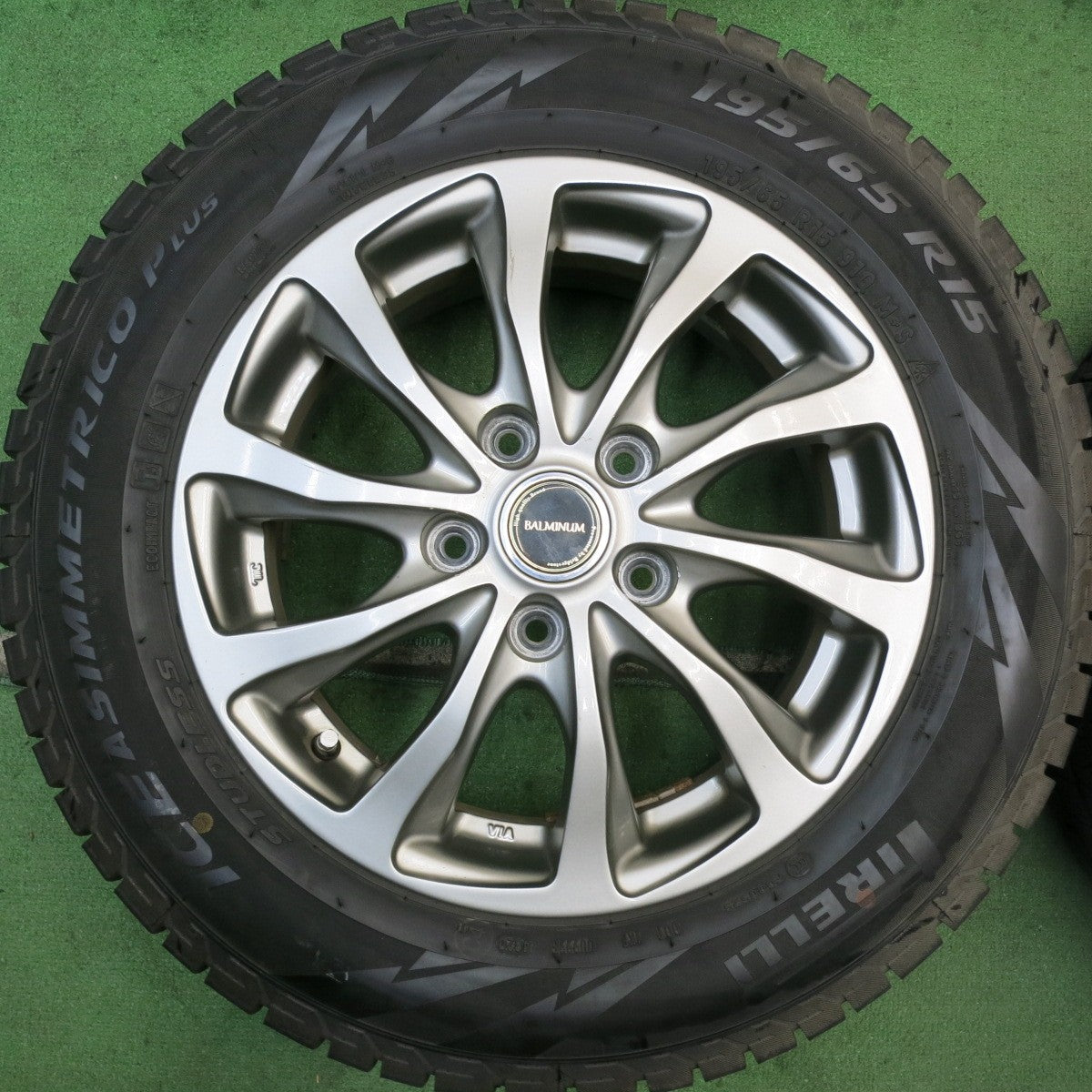 バリ溝！キレイ！8.5分★スタッドレス 195/65R15 ピレリ アイスアシンメトリコ プラス BALMINUM バルミナ 15インチ PCD114.3/5H★5081412HAス