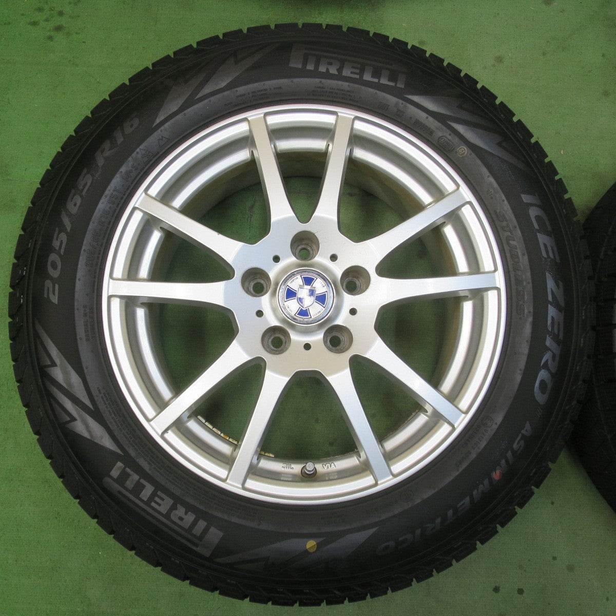 バリ溝！24年！ほぼ10分★スタッドレス 205/65R16 ピレリ アイスゼロ アシンメトリコ GMach 社外 アルミ 16インチ PCD114.3/5H★6020605イス