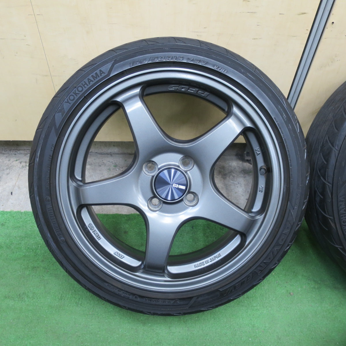 キレイ★ENKEI PF05 165/50R16 ヨコハマ アドバン FLEVA V701 16インチ エンケイ PCD100/4H★6040604TTノ