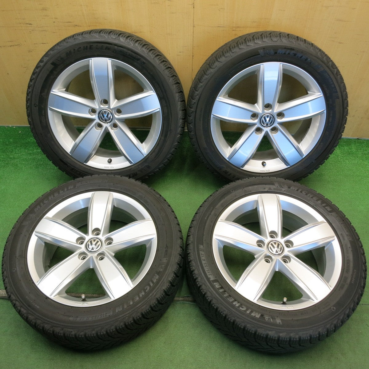 バリ溝！22年！キレイ！9分◎ワーゲン コルヴァーラ 純正 215/55R17 スタッドレス ミシュラン X-ICE SNOW 17インチ PCD112/5H◎6072301HAス