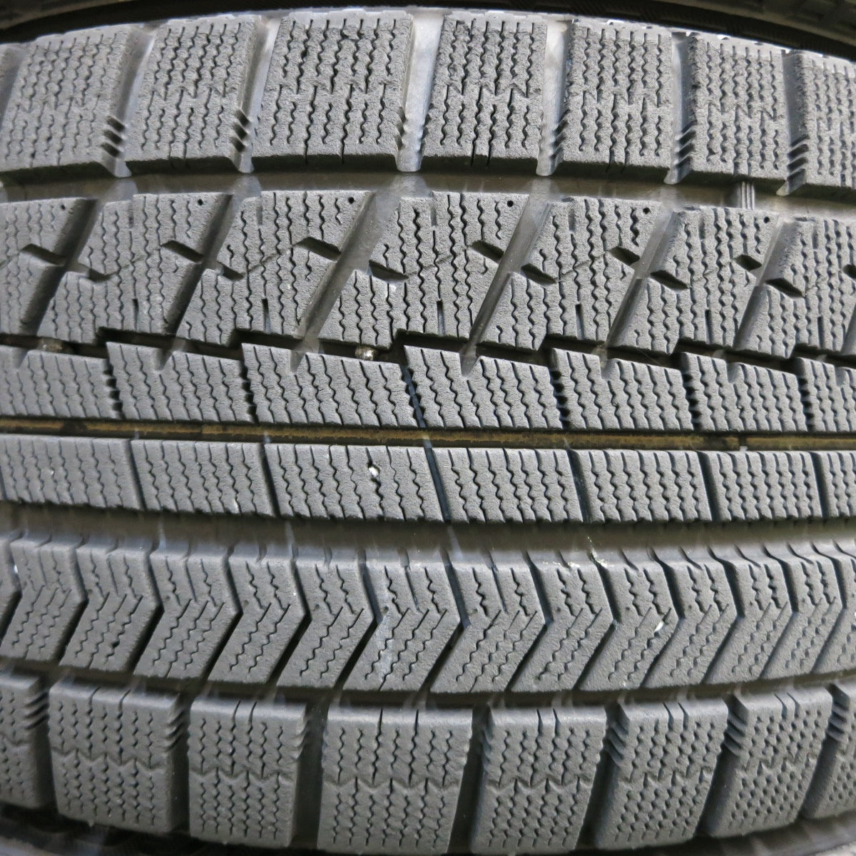 *送料無料* センサー付！バリ溝！21年！キレイ！9.5分★レクサス NX バージョンL 純正 225/50R18 スタッドレス ブリヂストン ブリザック RFT PCD114.3/5H★4042409イス