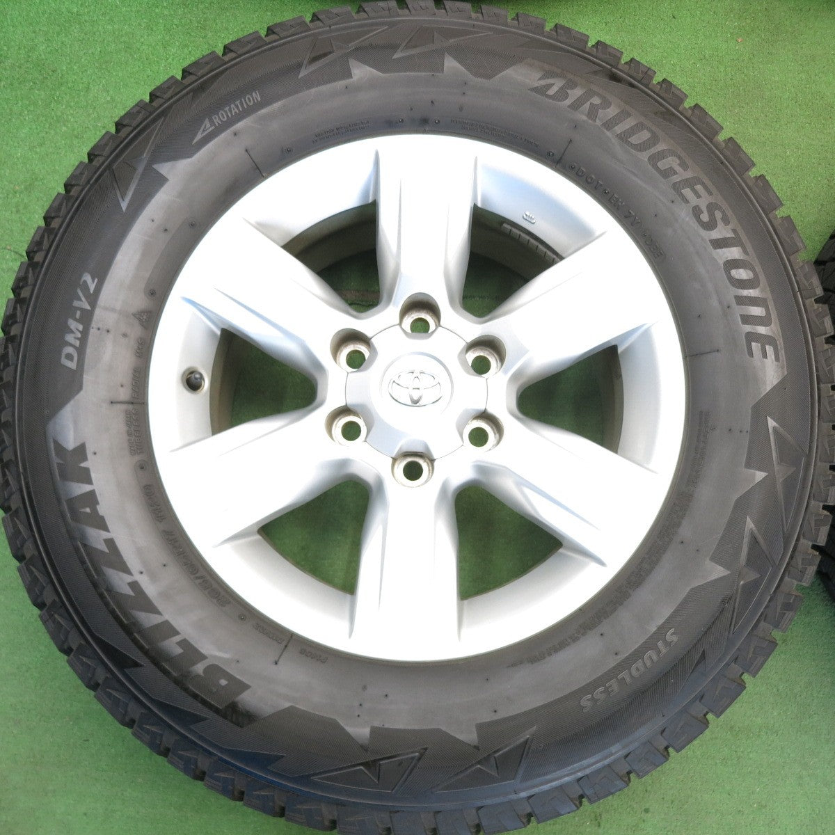 バリ溝！9.5分★トヨタ 150系 ランクル プラド 純正 265/65R17 スタッドレス ブリヂストン ブリザック DM-V2 17インチ PCD139.7/6H★6041901HAス