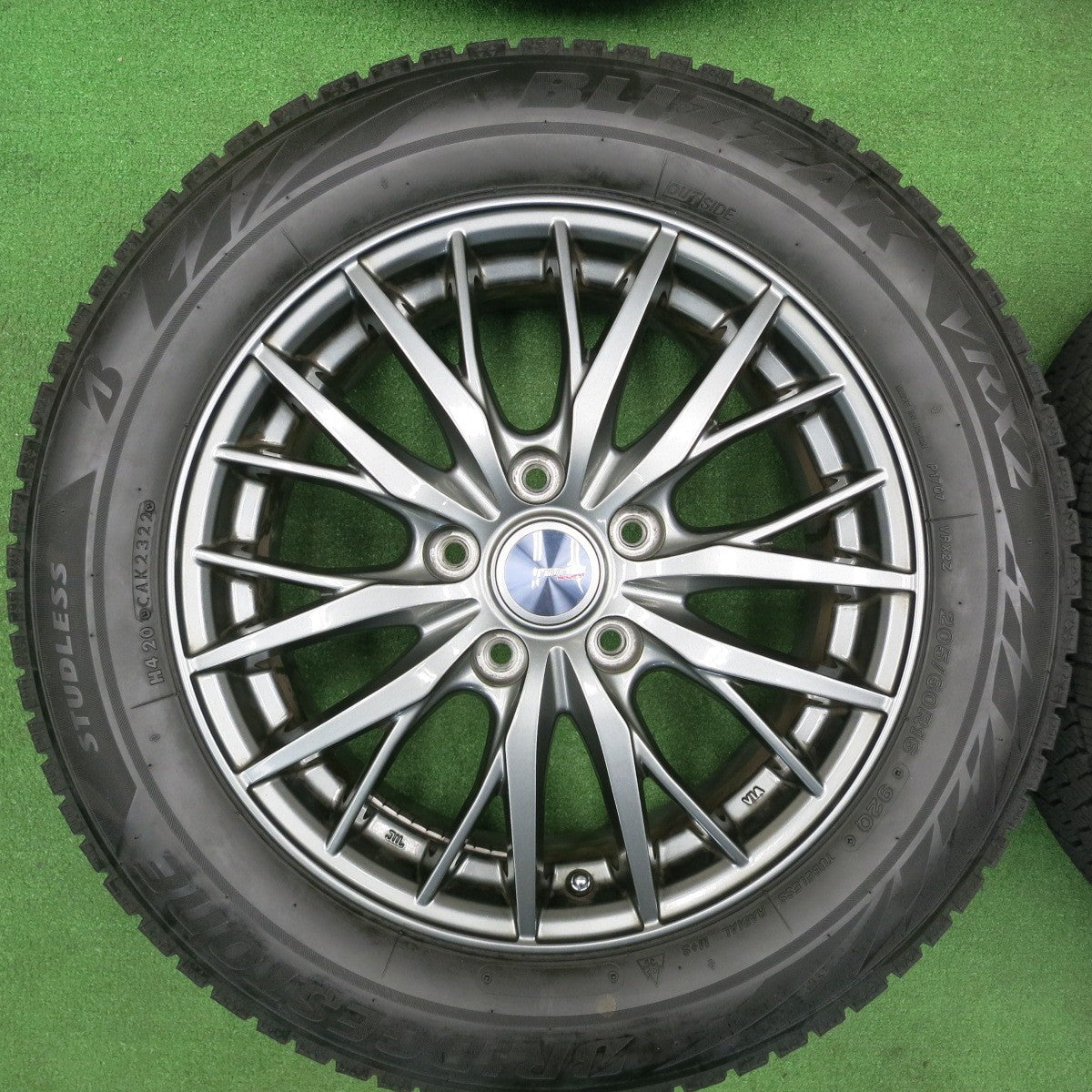 [送料無料] バリ溝！23年！キレイ！ほぼ10分★スタッドレス 205/60R16 ブリヂストン ブリザック VRX2 ravrion RM01 ラブリオン 16インチ PCD114.3/5H★4121601TNス