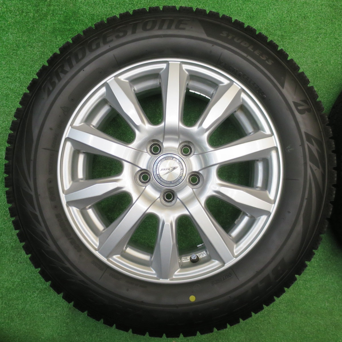 バリ溝！24年！キレイ！9.5分★プリウス 等 195/65R15 スタッドレス ブリヂストン ブリザック VRX2 JOKER ジョーカー 15インチ PCD100/5H★5102203NJス