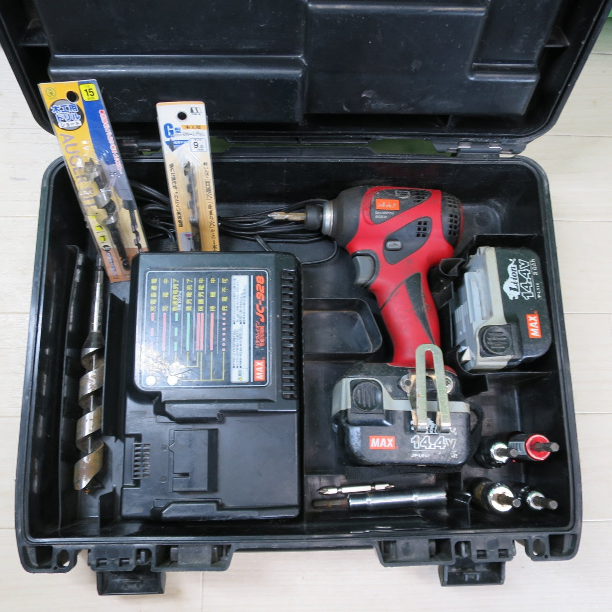 [送料無料] バッテリー2個付！付属品付き☆MAX マックス 充電式 ブラシレス インパクトドライバ PJ-ID143 電動 工具 14.4V 充電器 JC-928☆