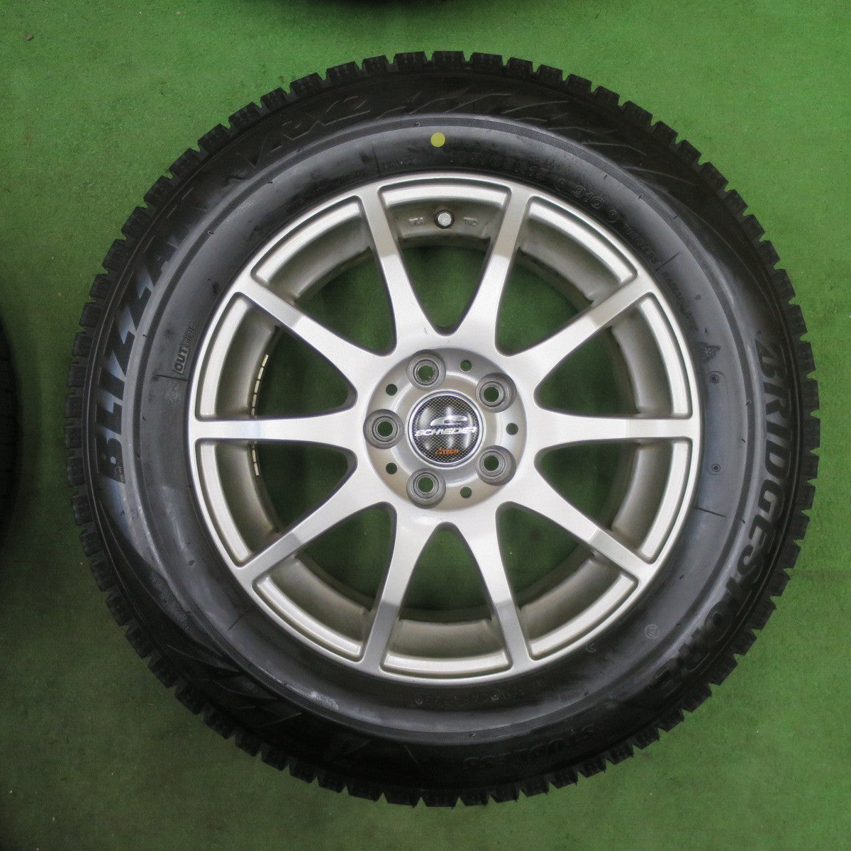 バリ溝！23年！キレイ！9.5分★プリウス 等 195/65R15 スタッドレス ブリヂストン ブリザック VRX2 SCHNEIDER シュナイダー 15インチ PCD100/5H★6040605TTス