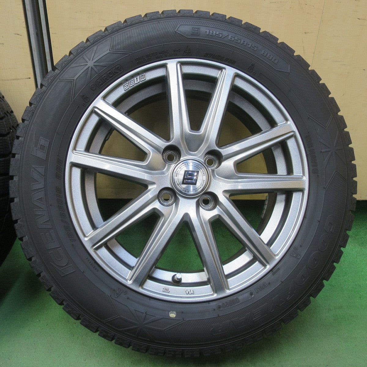 キレイ★スタッドレス 185/65R15 グッドイヤー アイスナビ6 SEIN SS ザイン 15インチ PCD100/4H★6042004イス