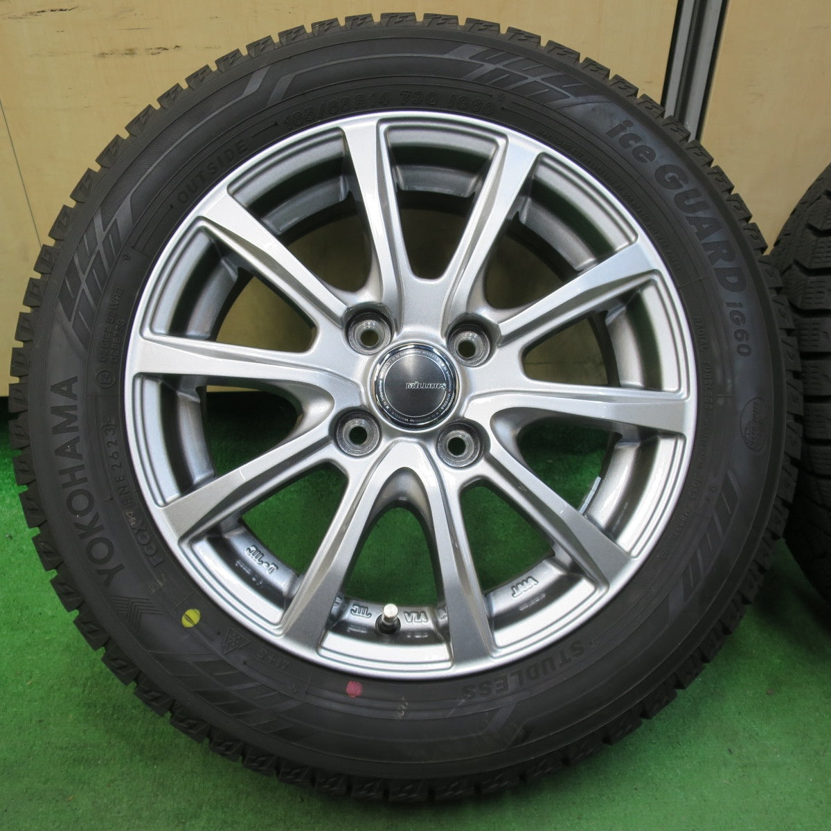 [送料無料] バリ溝！23年！キレイ！ほぼ10分★スタッドレス 165/65R14 ヨコハマ アイスガード iG60 MiLLOUS ミルアス 14インチ PCD100/4H★4112907イス