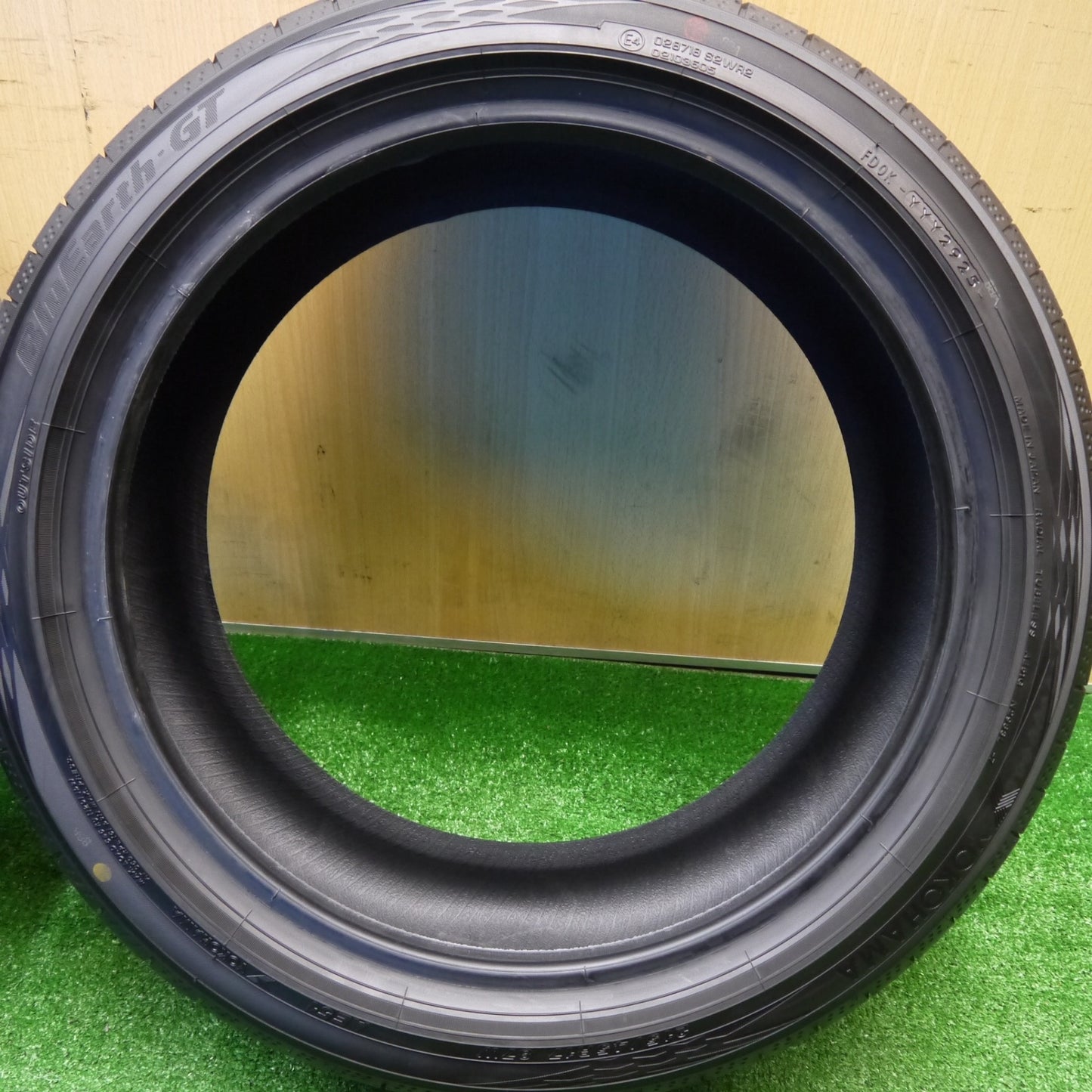 新車外し！25年★215/45R17 ヨコハマ BluEarth-GT AE51 タイヤ 17インチ プリウス ノア ヴォクシー セレナ 等★5102902Hノタ