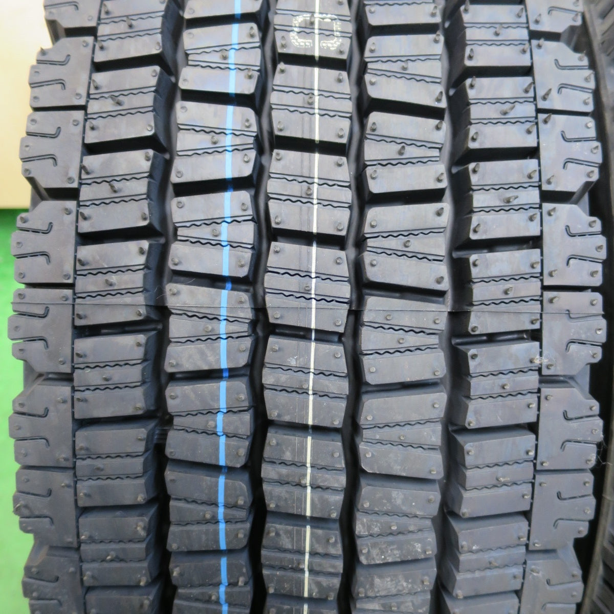 [送料無料] 未使用！24年★トラック タイヤ 245/70R19.5 136/134J スタッドレス ダンロップ デクテス SP081 DECTES 19.5インチ★4120905イスタ