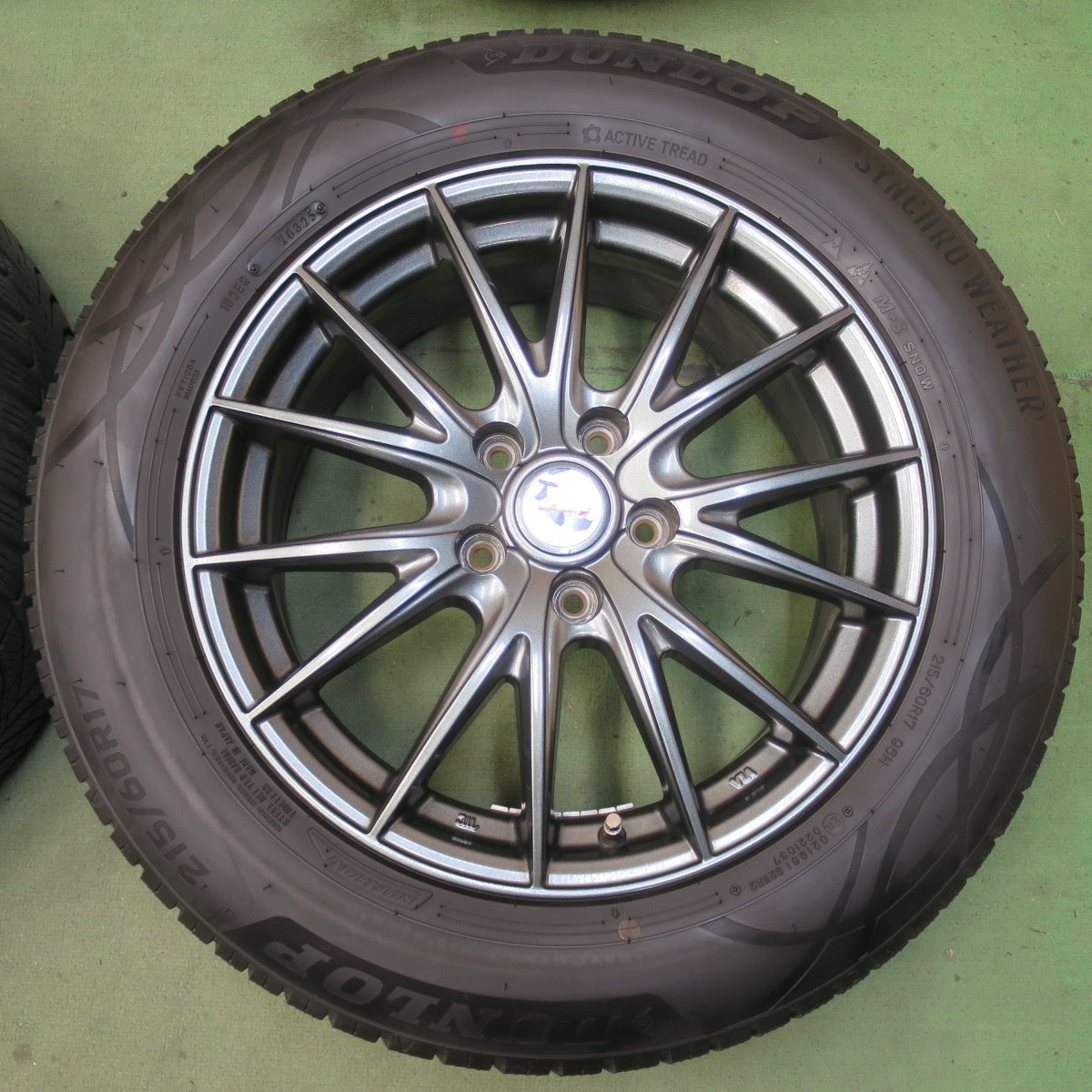 キレイ！25年◎215/60R17 ダンロップ SYNCHRO WEATHER オールシーズン VELVA SPORT Z ヴェルヴァ 17インチ PCD114.3/5H◎6090408イス