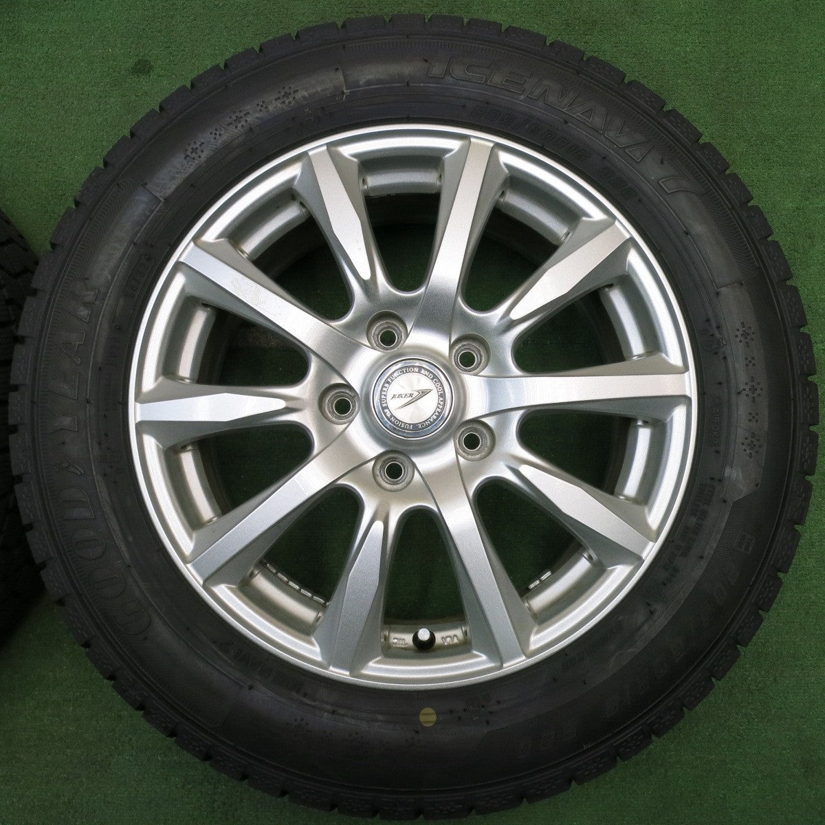 バリ溝！22年！9.5分以上★スタッドレス 205/60R16 グッドイヤー アイスナビ7 JOKER ジョーカー 16インチ PCD114.3/5H★5050702NJス