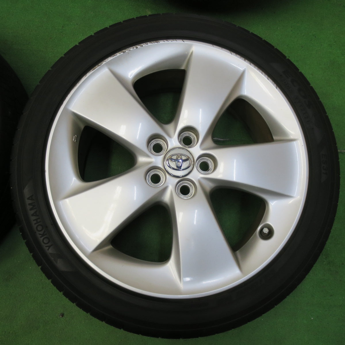 *送料無料* バリ溝！21年！8.5分★トヨタ 30系 プリウス Sツーリング 純正 215/45R17 ヨコハマ エコス ES31 17インチ PCD100/5H★4072705イノ