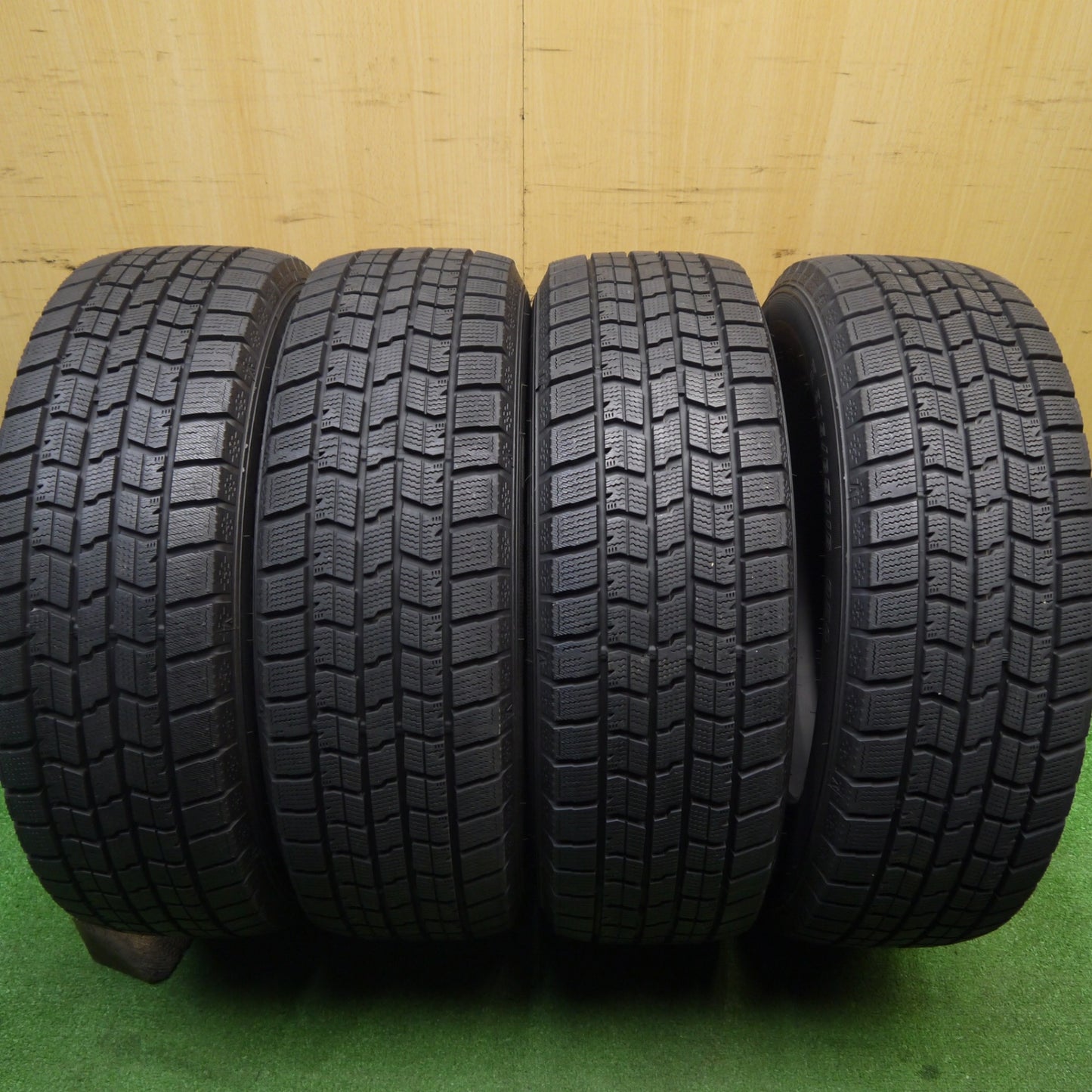 バリ溝！22年！9.5分以上★スタッドレス 205/65R16 グッドイヤー アイスナビ7 タイヤ 16インチ ヤリスクロス ヴェゼル ノア ヴォクシー 等★5120102Hスタ