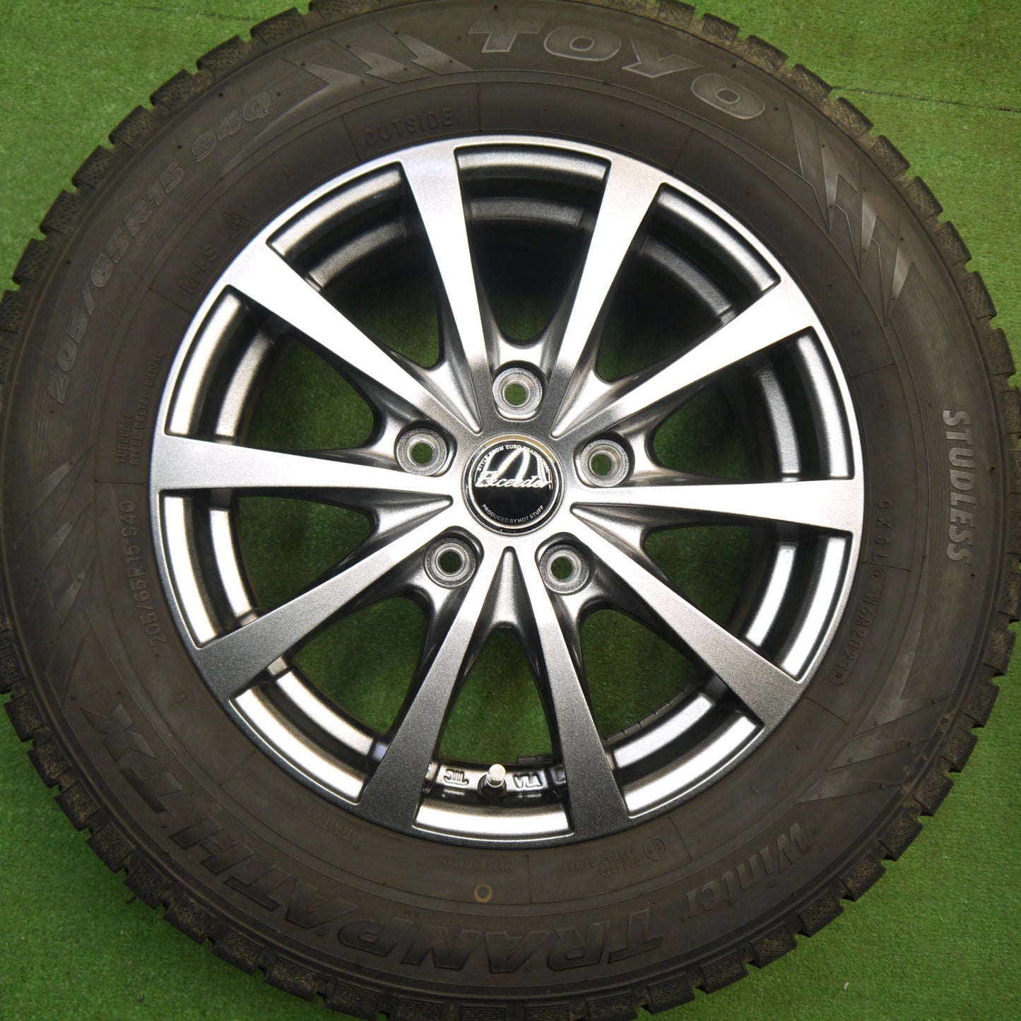 バリ溝！23年！キレイ！9.5分以上★スタッドレス 205/65R15 トーヨー ウインター トランパス TX Exceeder エクシーダー 15インチ PCD114.3/5H★5121503Hス