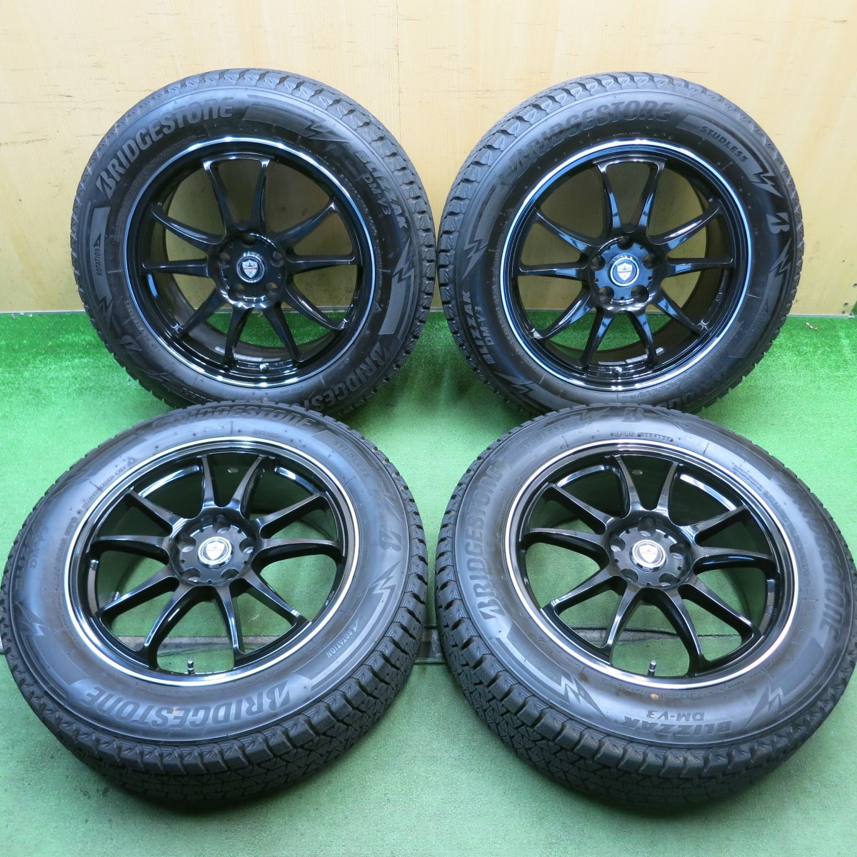 バリ溝！22年！キレイ！9.5分◎スタッドレス 235/60R18 ブリヂストン ブリザック DM-V3 ESTROSA エステローザ 18インチ PCD114.3/5H◎6081412HAス