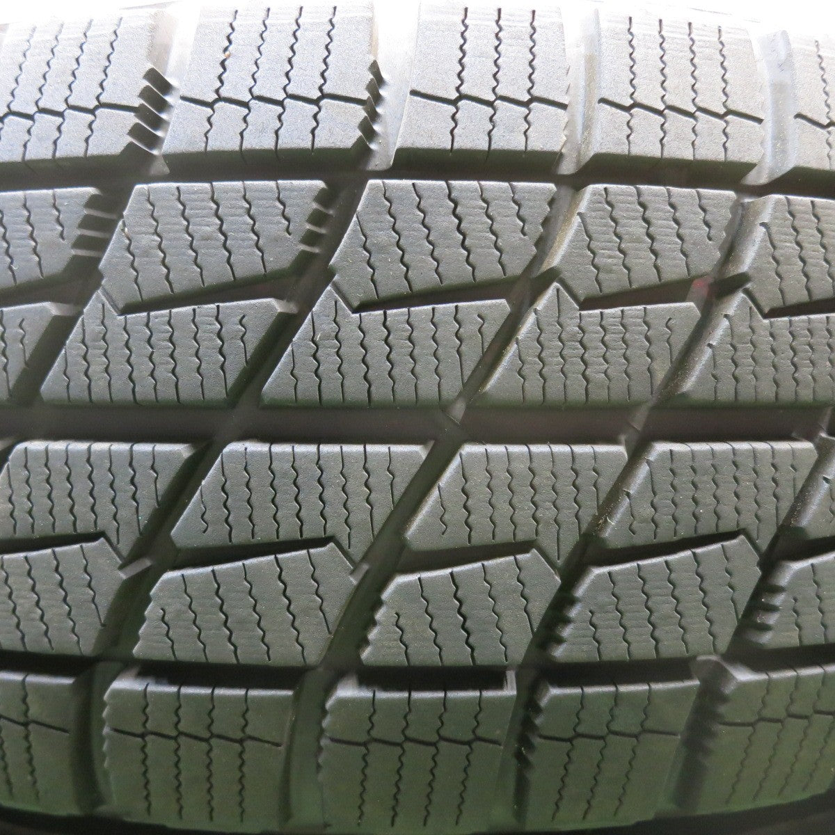 バリ溝！22年！9.5分以上★スタッドレス 195/65R15 アイスエスポルテ タイヤ 15インチ プリウス ノア ヴォクシー ステップワゴン 等★5071710HAスタ
