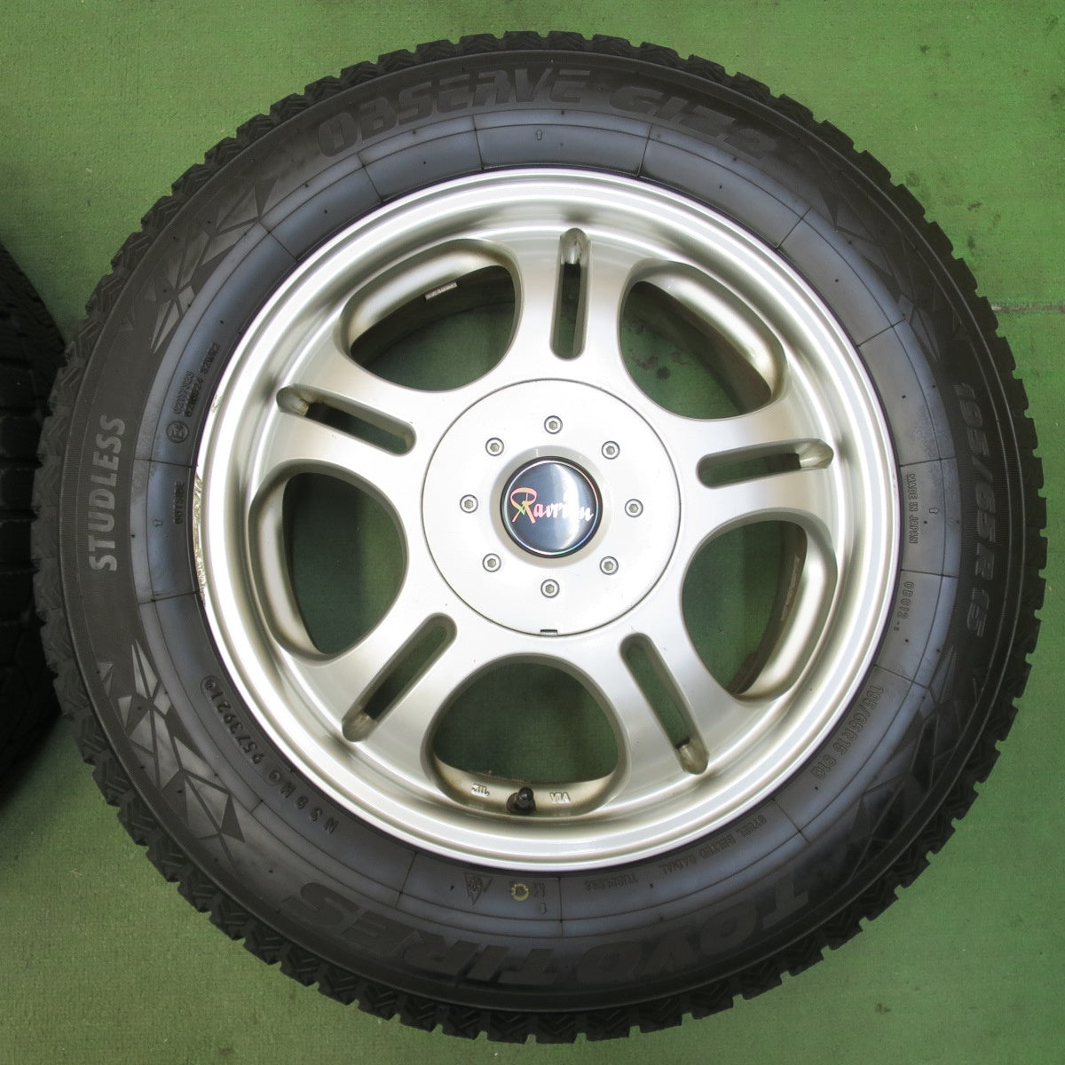 バリ溝！21年！8.5分★スタッドレス 195/65R15 トーヨー オブザーブ GIZ2 Ravrion ラブリオン 15インチ PCD100 114.3/5H マルチ★5111507イス