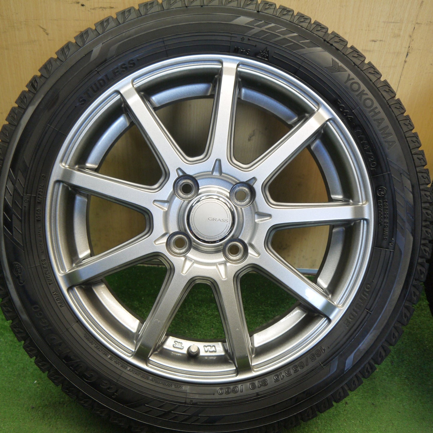 キレイ★スタッドレス 165/65R15 ヨコハマ アイスガード iG60 GRASS グラス 15インチ タフト ソリオ 等 PCD100/4H★6060803Hス