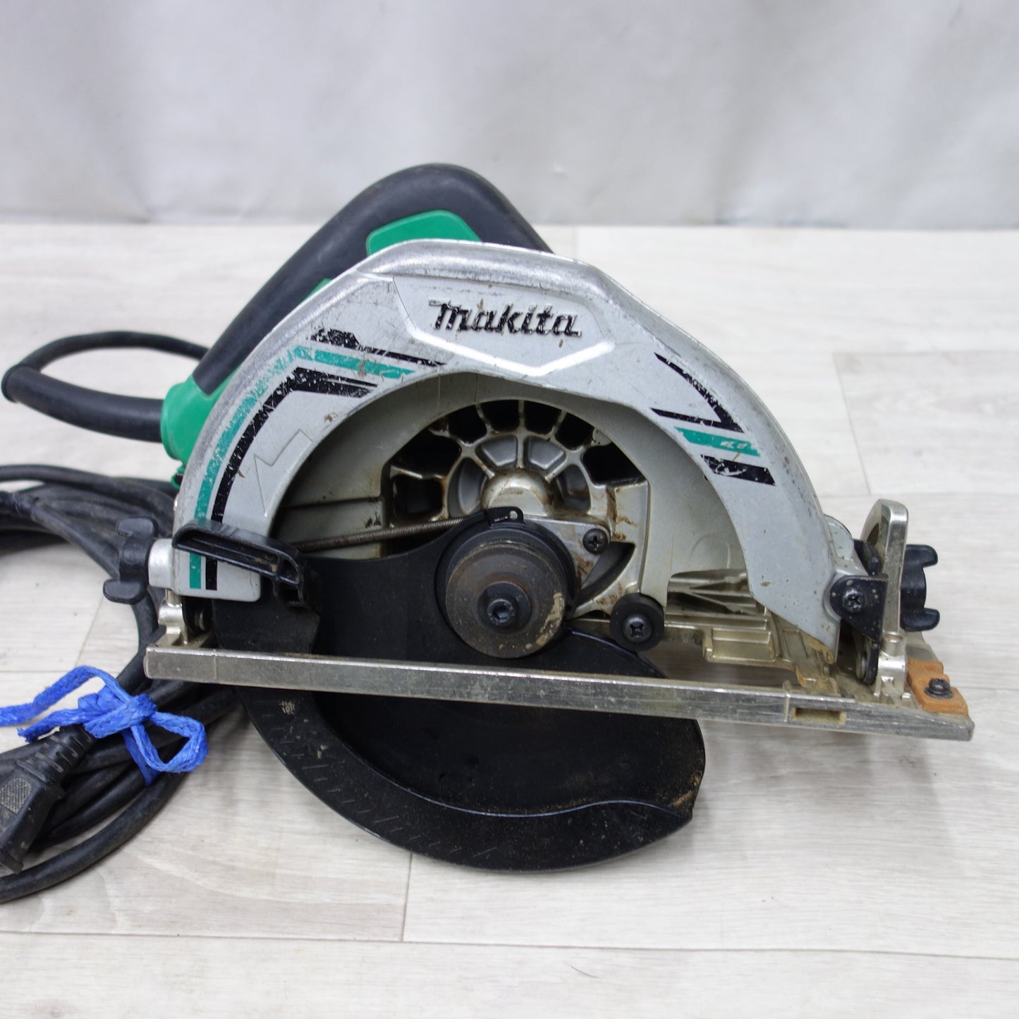 [送料無料] ◆マキタ 190mm 電気 マルノコ 100V M585 丸のこ 丸鋸 丸ノコ 木工 切断機 電動 工具◆