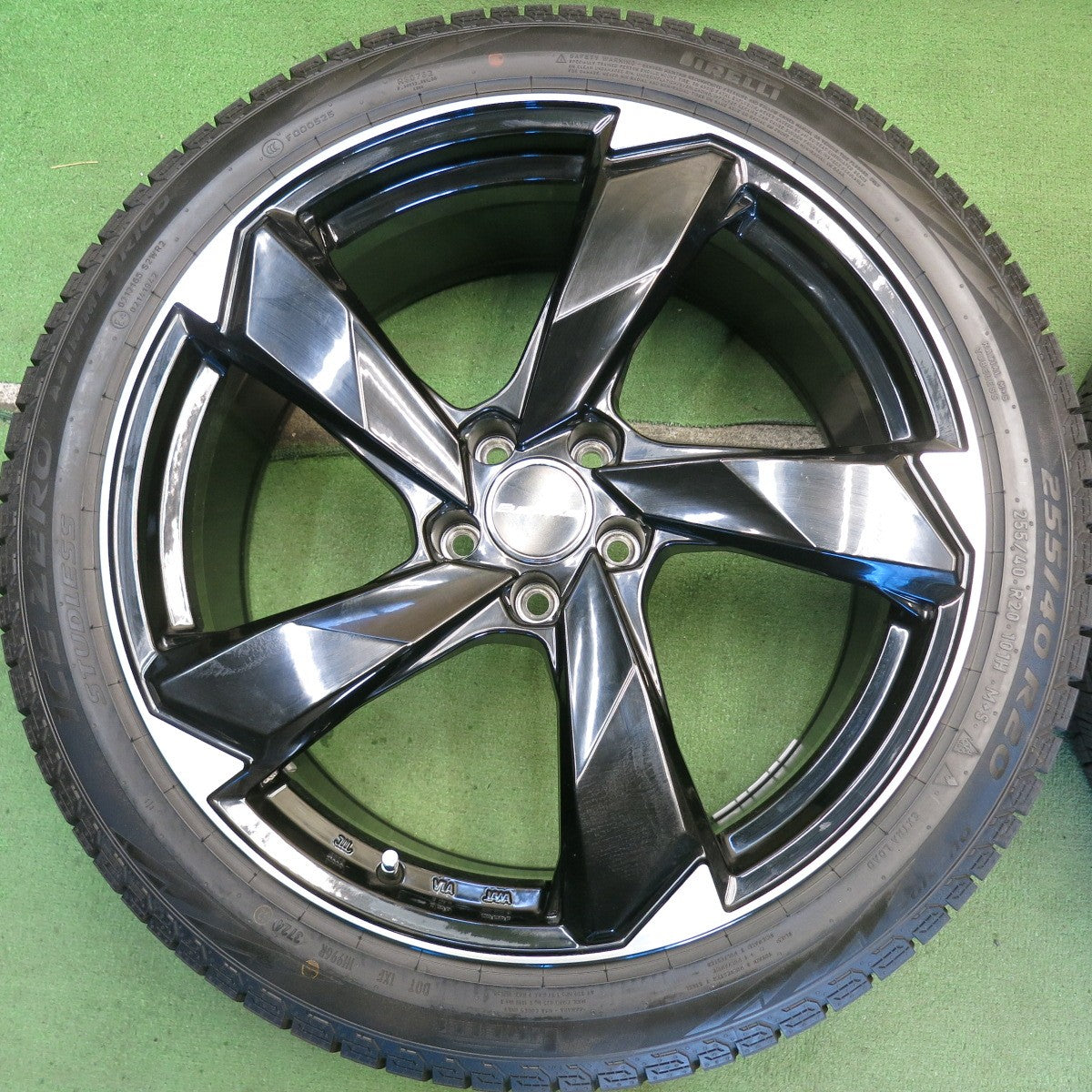 ほぼ未使用！24年！キレイ◎アウディ 等 EUROAXIS CROSS Edge 255/40R20 スタッドレス ピレリ アイスゼロ アシンメトリコ ユーロアクシス クロスエッジ 20インチ PCD112/5H◎6081404HAス
