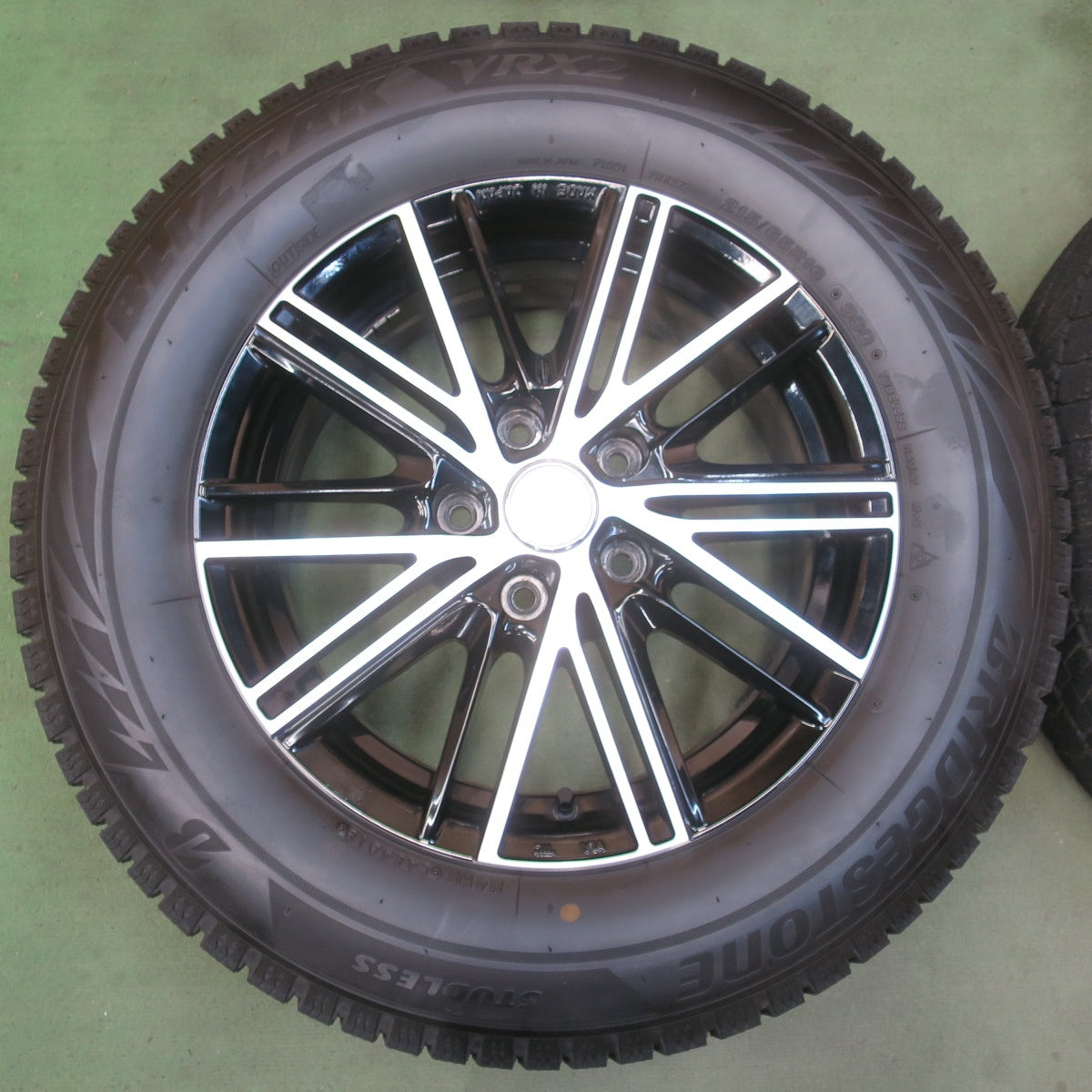 バリ溝！キレイ！9分◎スタッドレス 215/65R16 ブリヂストン ブリザック VRX2 ECO FORME CRS161 エコフォルム 16インチ PCD114.3/5H◎6072002イス