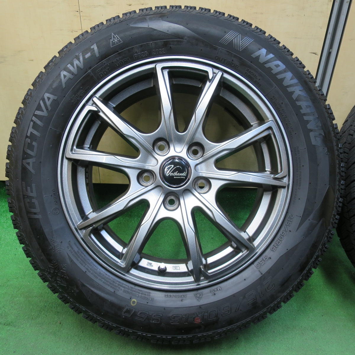 [送料無料] バリ溝！22年！キレイ！9.5分★スタッドレス 215/60R16 ナンカン アイスアクティバ AW-1 Verthandi ヴェルザンディ ヴェルサンディ 16インチ PCD114.3/5H★4112504イス