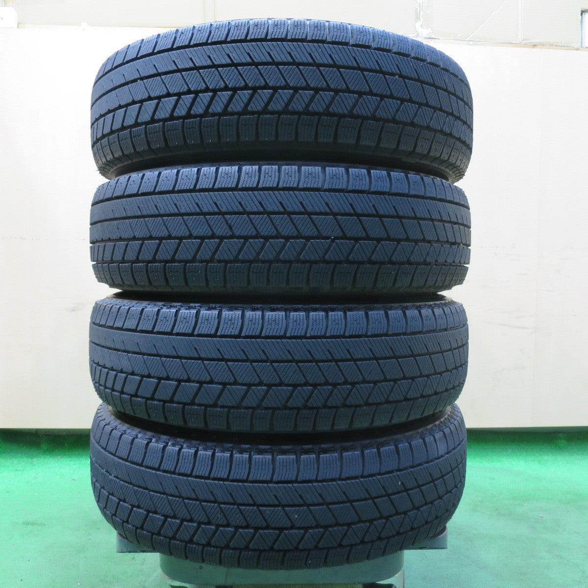 [送料無料] バリ溝！21年！キレイ！9.5分以上★スタッドレス 165/70R14 ブリヂストン ブリザック VRX3 TOPRUN トップラン 14インチ PCD100/4H★4110512イス