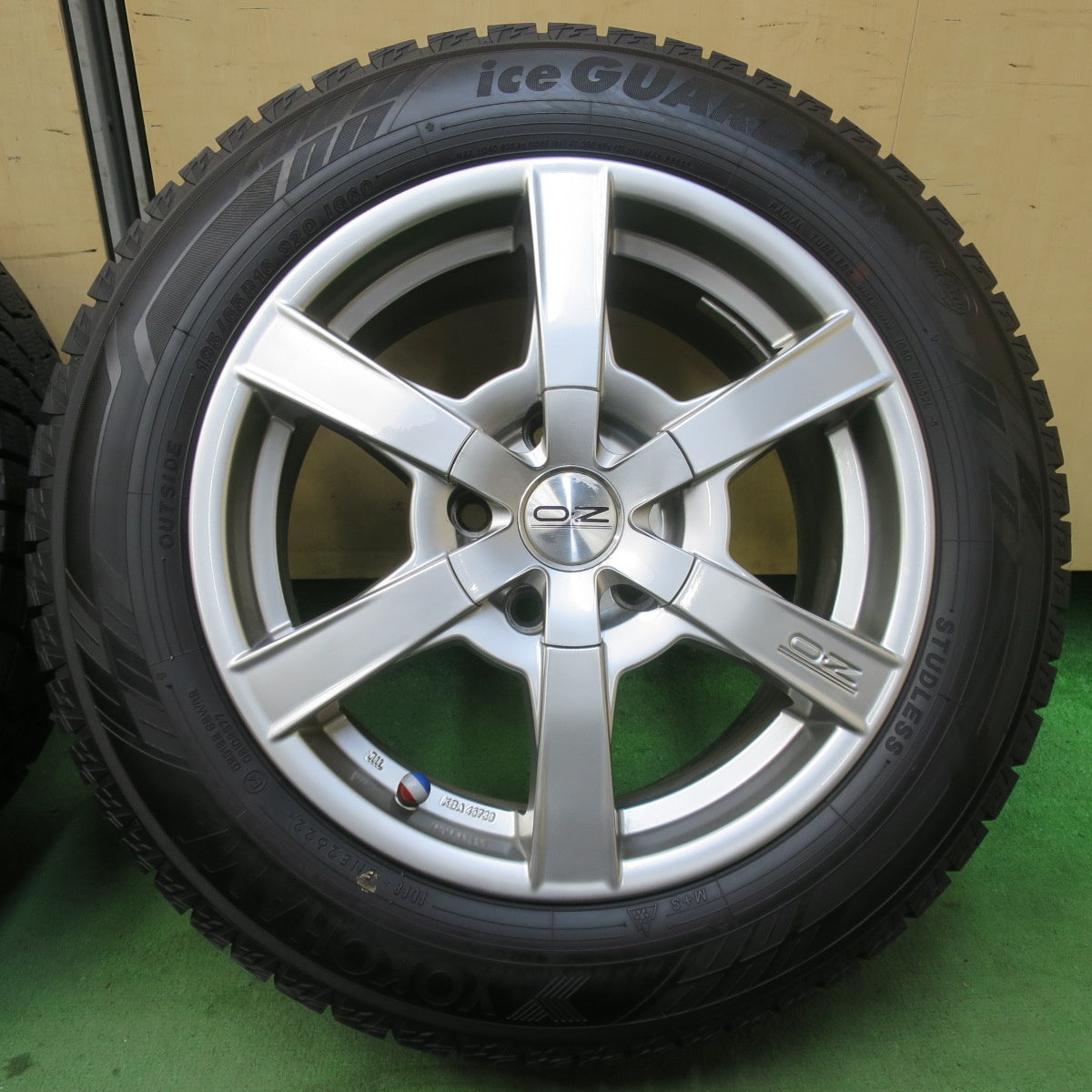 バリ溝！22年！9.5分★O・Z Gemini 195/65R16 スタッドレス ヨコハマ アイスガード iG60 OZ ジェミニ 16インチ PCD114.3/5H★5122702イス