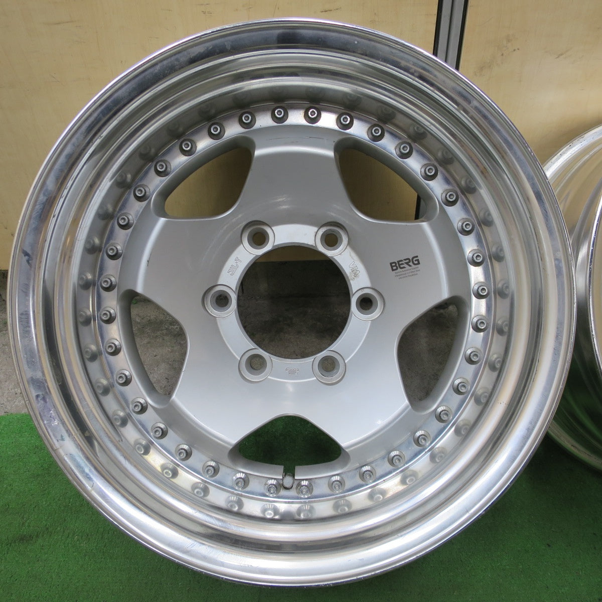 5本価格★BERG ベルグ 16インチ ホイール 16×8J PCD139.7/6H★6061201ナホ