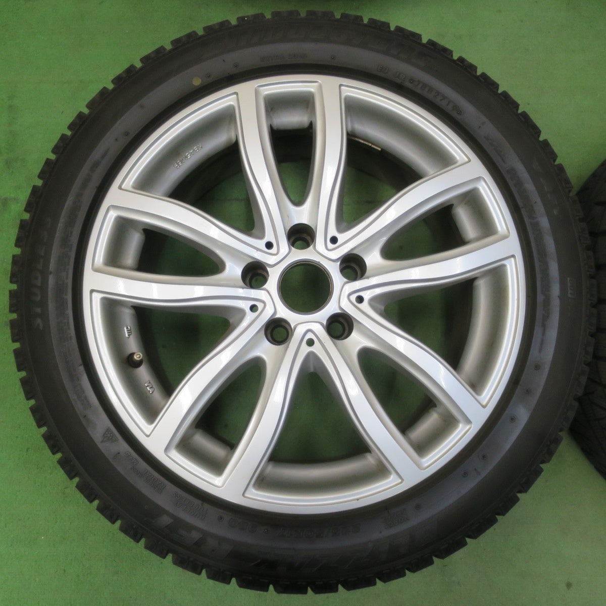 バリ溝！8.5分★BMW 等 MAK FAHR 225/50R17 スタッドレス ブリヂストン ブリザック RFT 17インチ PCD112/5H★5050503イス