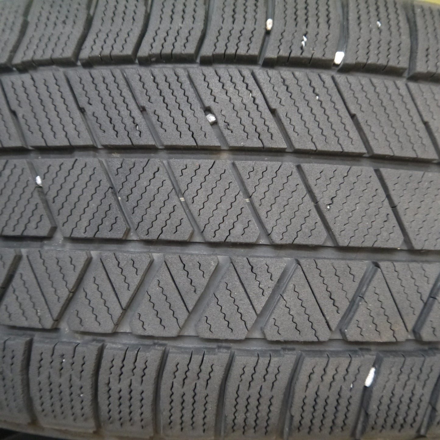 バリ溝！23年！8.5分★スタッドレス 225/60R17 ブリヂストン ブリザック VRX3 タイヤ 17インチ アルファード ヴェファイア 等★5111207Hスタ