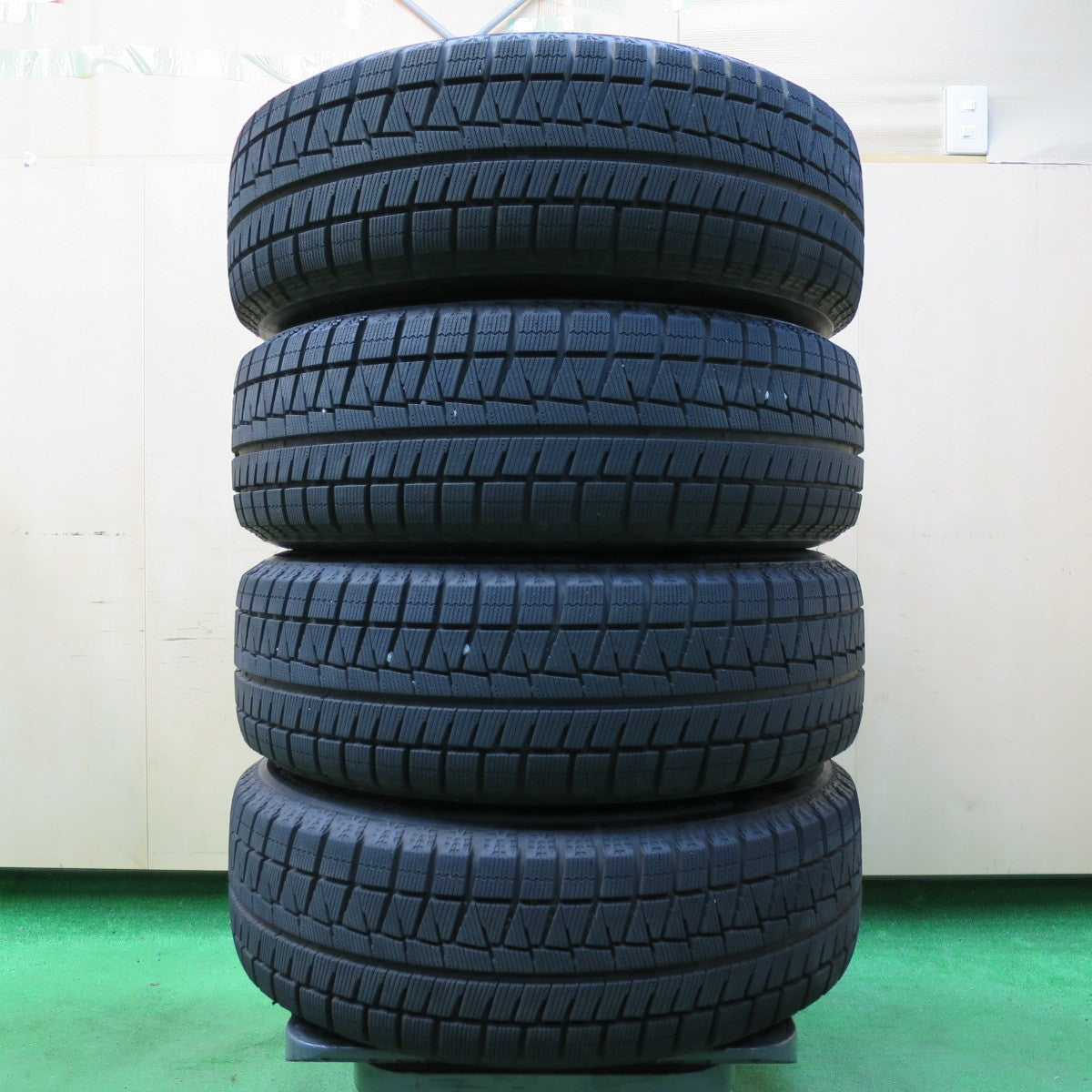 *送料無料* バリ溝！21年！キレイ！9.5分以上★スタッドレス 215/60R16 ブリヂストン アイスパートナー2 BALMINUM バルミナ 16インチ PCD114.3/5H★4061102イス