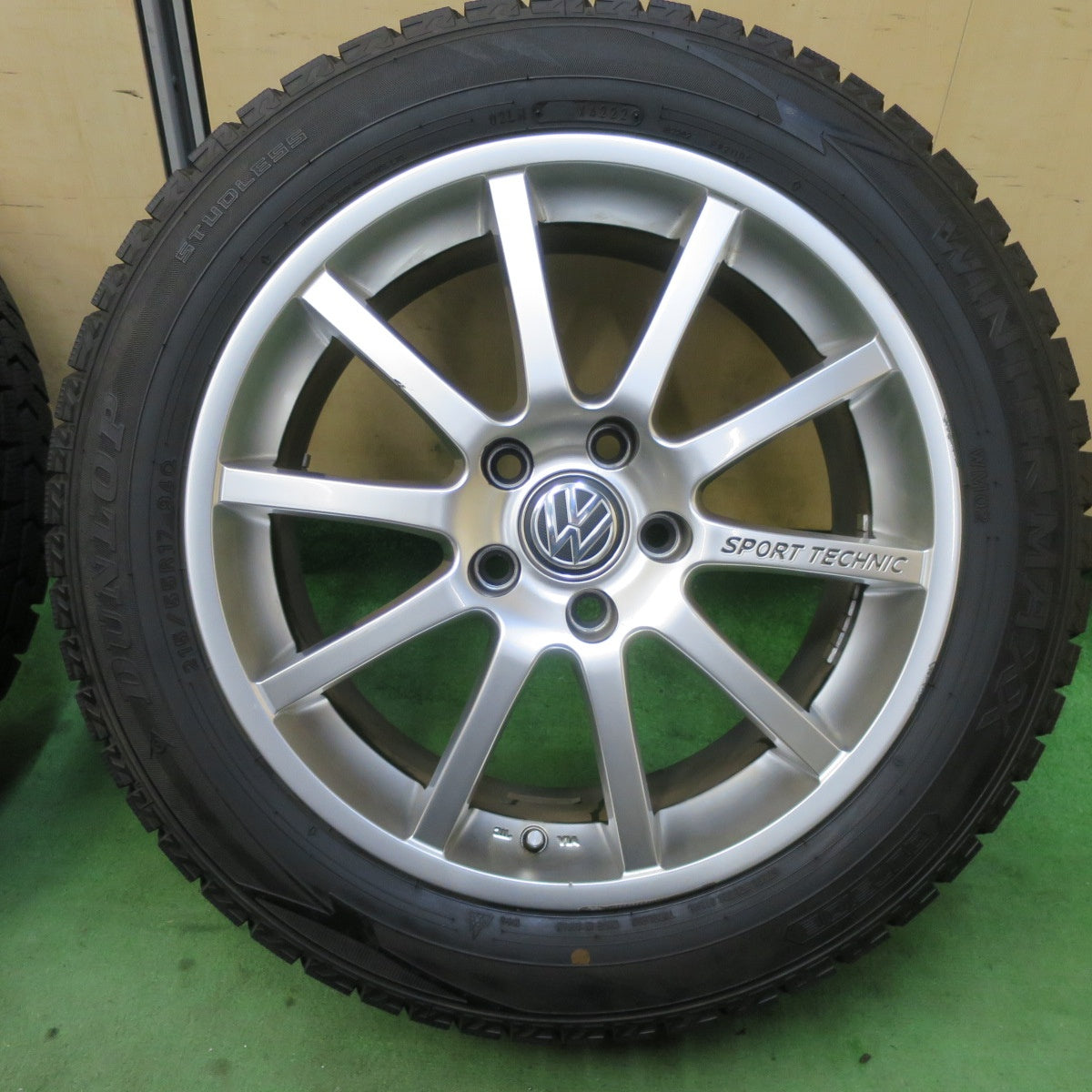 バリ溝！22年！9.5分★ワーゲン 等 215/55R17 SPORT TECHNIC スタッドレス ダンロップ ウインターマックス WM02 スポーツテクニック 17インチ PCD112/5H★5061905TTス