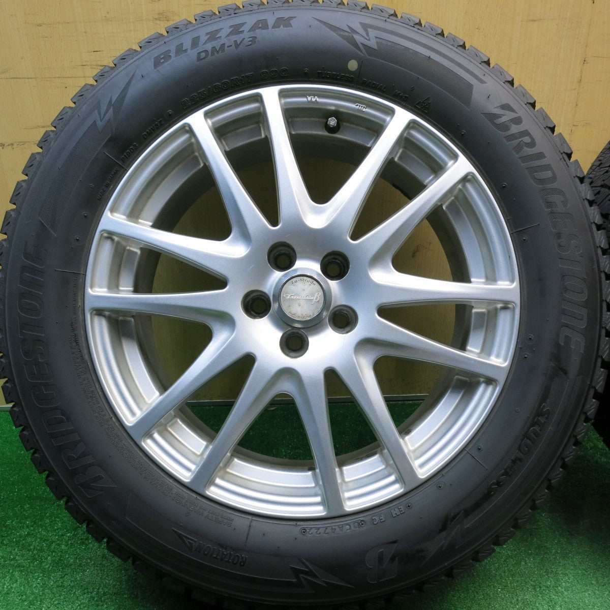 バリ溝！22年！9.5分★フォレスター 等 225/60R17 スタッドレス ブリヂストン ブリザック DM-V3 La-Strada Tirado β 阿部商会 ラストラーダ ティラード 17インチ PCD100/5H★5113004HAス
