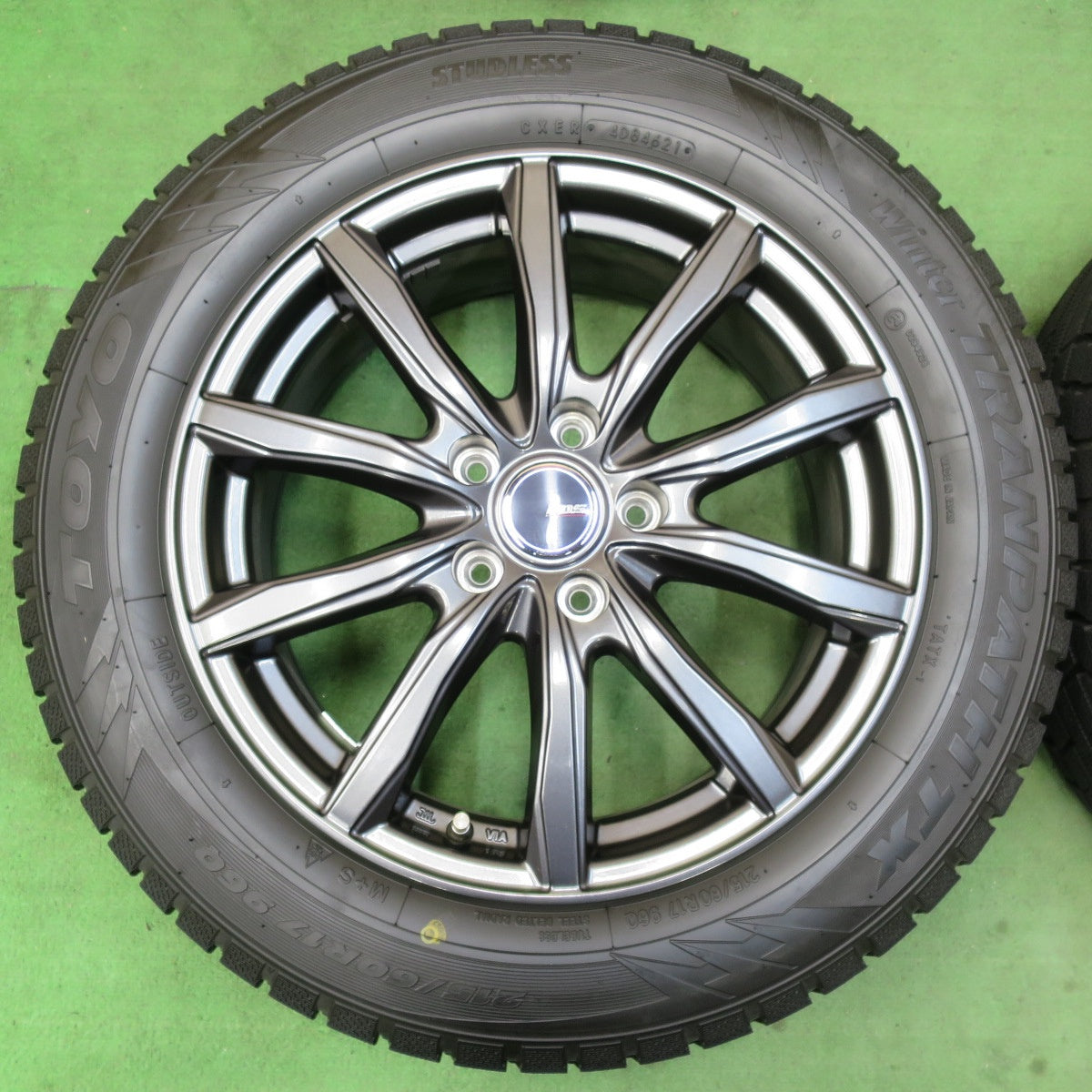 [送料無料] バリ溝！21年！キレイ！ほぼ10分★スタッドレス 215/60R17 トーヨー ウインター トランパス TX D.O.S. DOS 17インチ PCD114.3/5H★5012807イス
