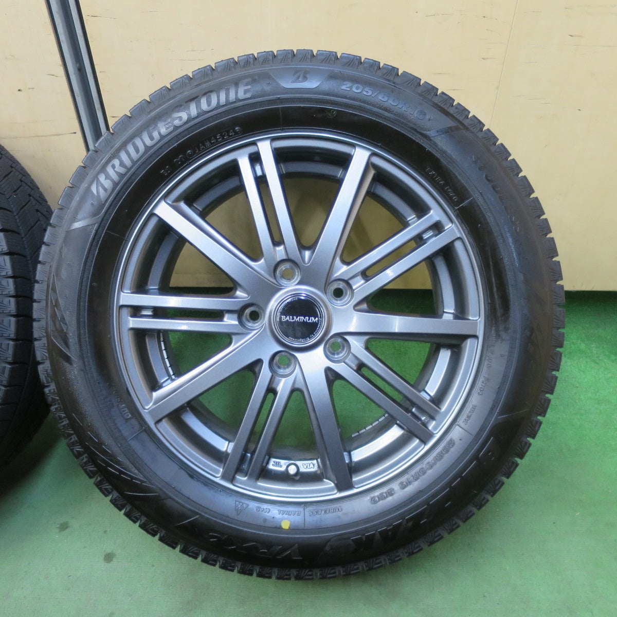 バリ溝！24年！キレイ！9.5分★スタッドレス 205/60R16 ブリヂストン ブリザック VRX3 BALMINUM BR10 バルミナ 16インチ PCD114.3/5H★5122601TTス