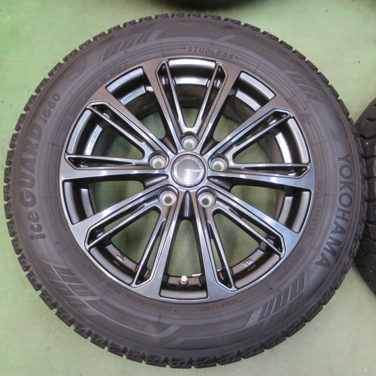 バリ溝！22年！キレイ！9.5分◎スタッドレス 205/60R16 ヨコハマ アイスガード iG60 MiLLOUS DF ミルアス 16インチ PCD114.3/5H◎6100705イス